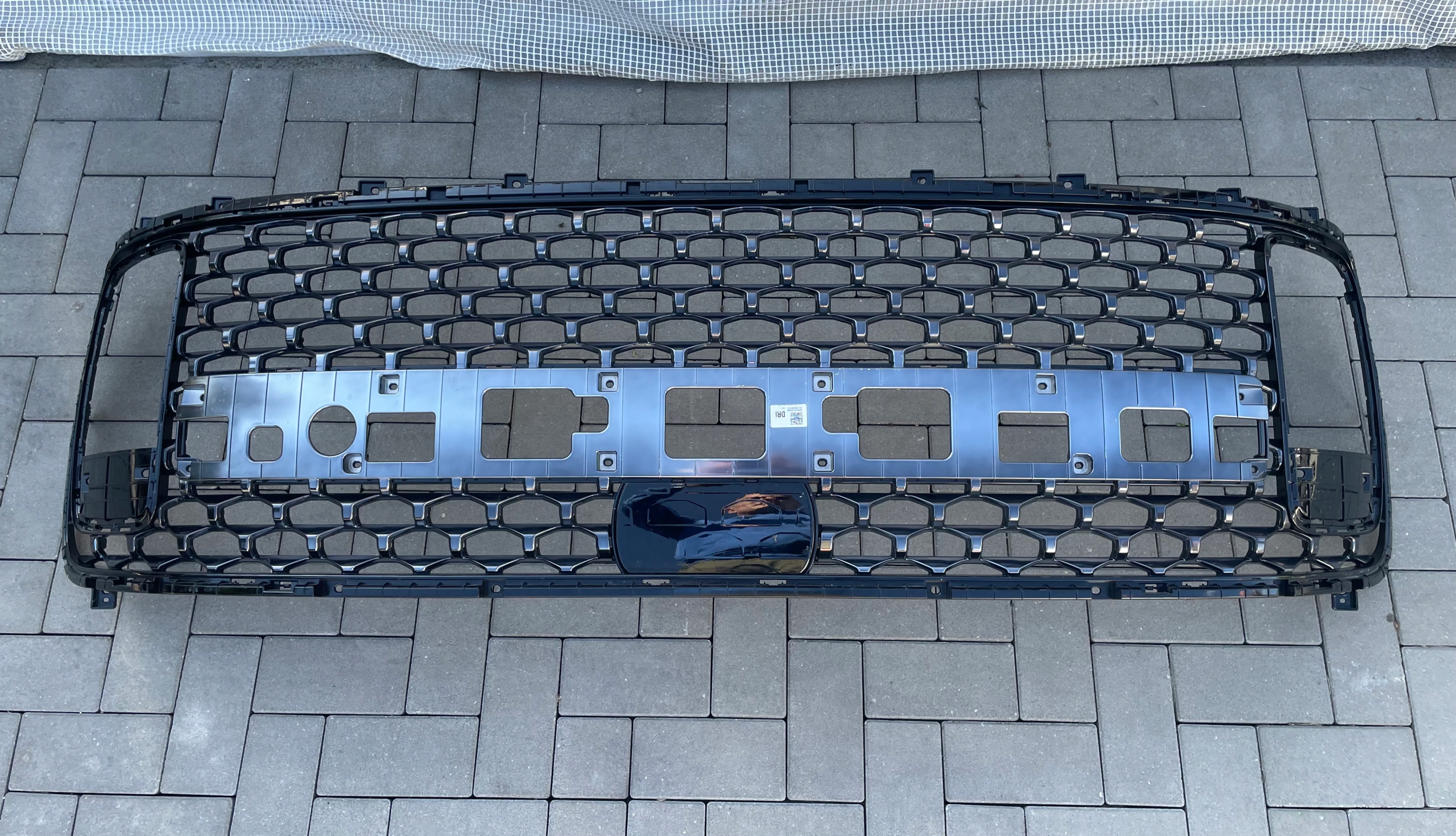 HYUNDAI STARIA ATRAPA GRILL