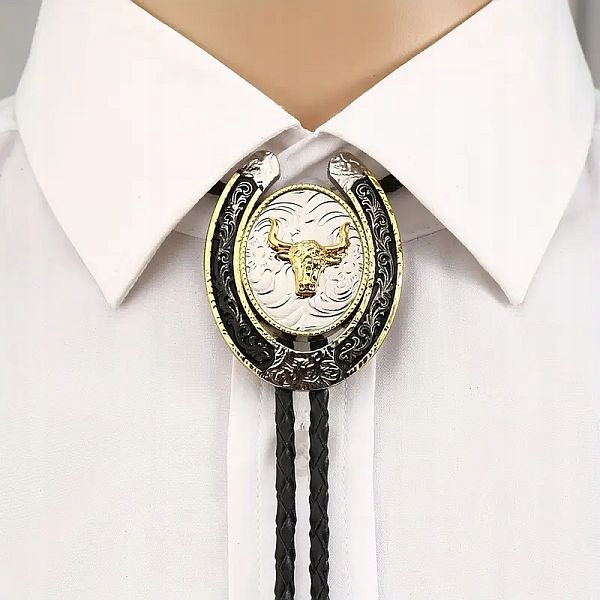 Bolo podkova se zlatými špičkami a hlavou býka, longhorn, westernová kravata