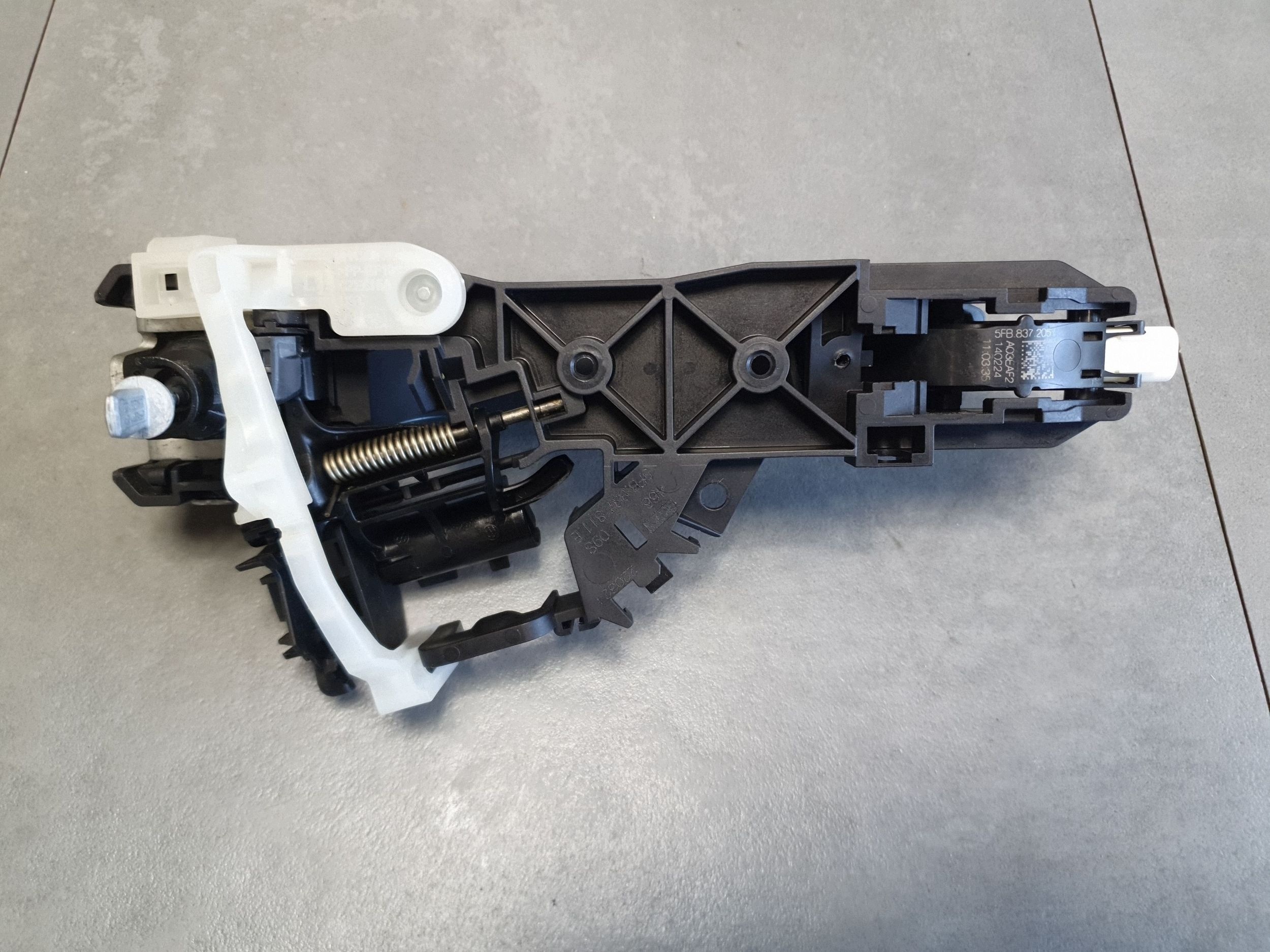 Cupra Leon IV exterior handle door left front kessy LS7E 5FB837205
