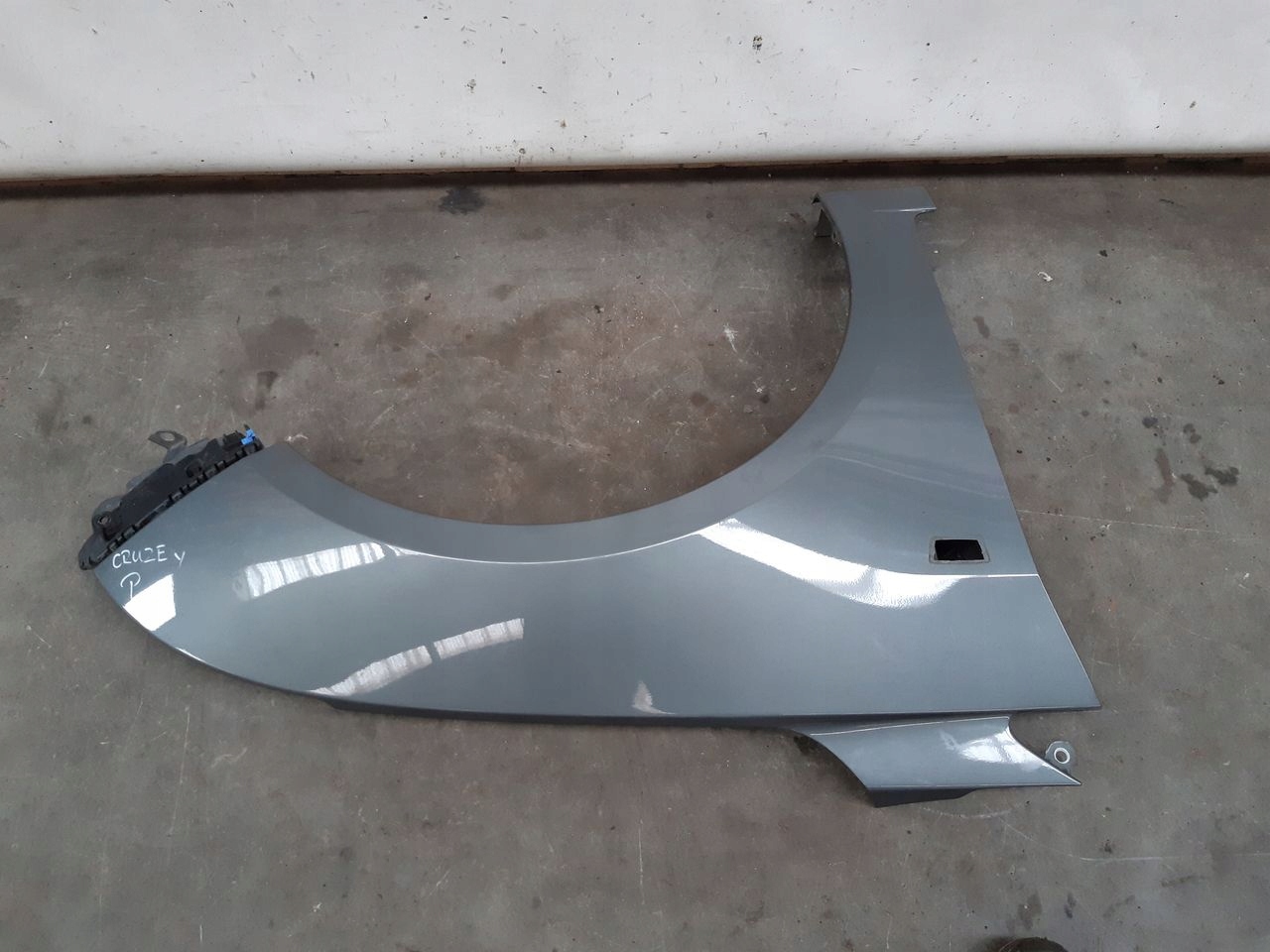 fender right front front Chevrolet Cruze 1,6 16V sedan
