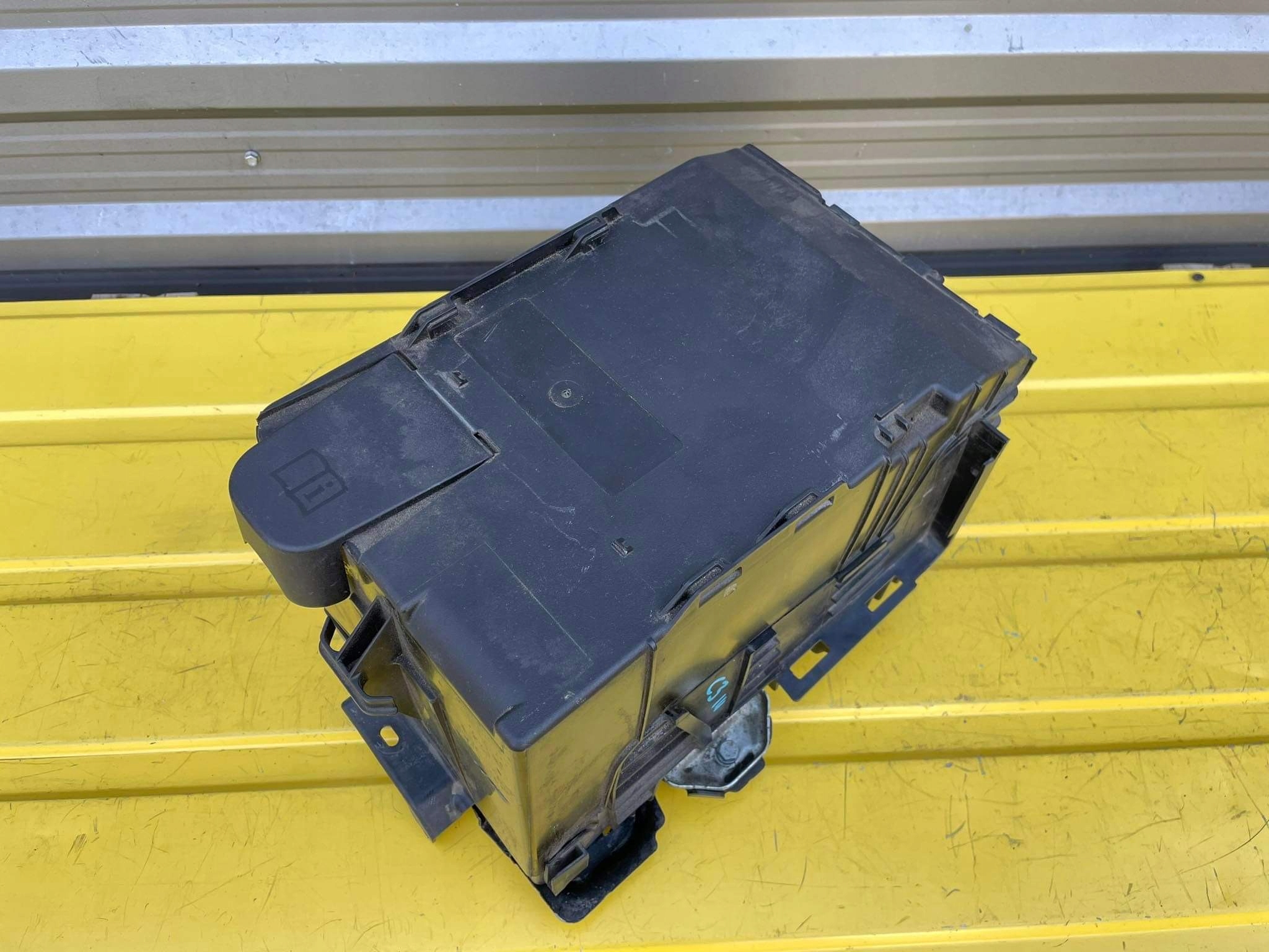 CITROEN C3 III корпус акумуляторної батареї