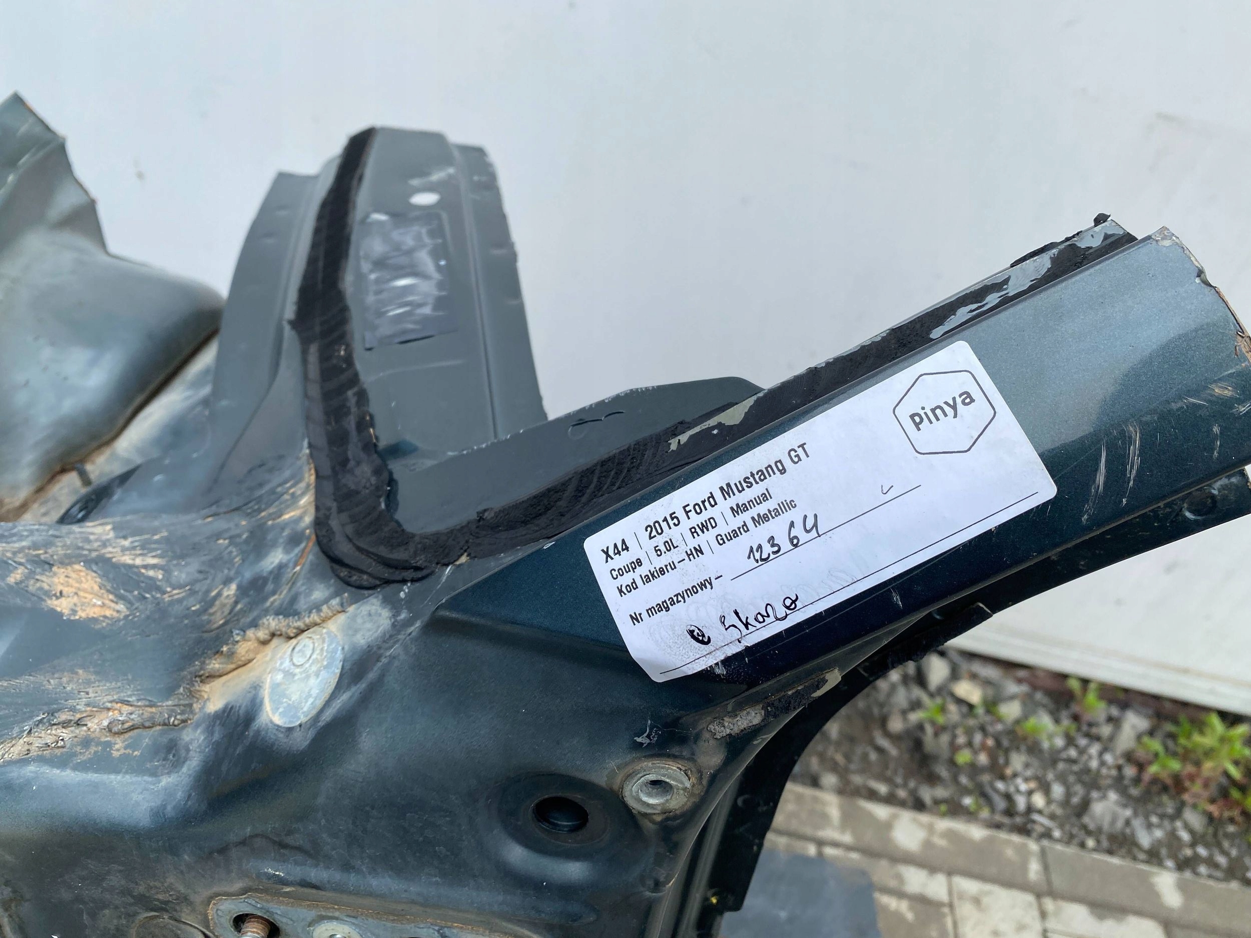 quarter front left Ford Mustang VI 2015+