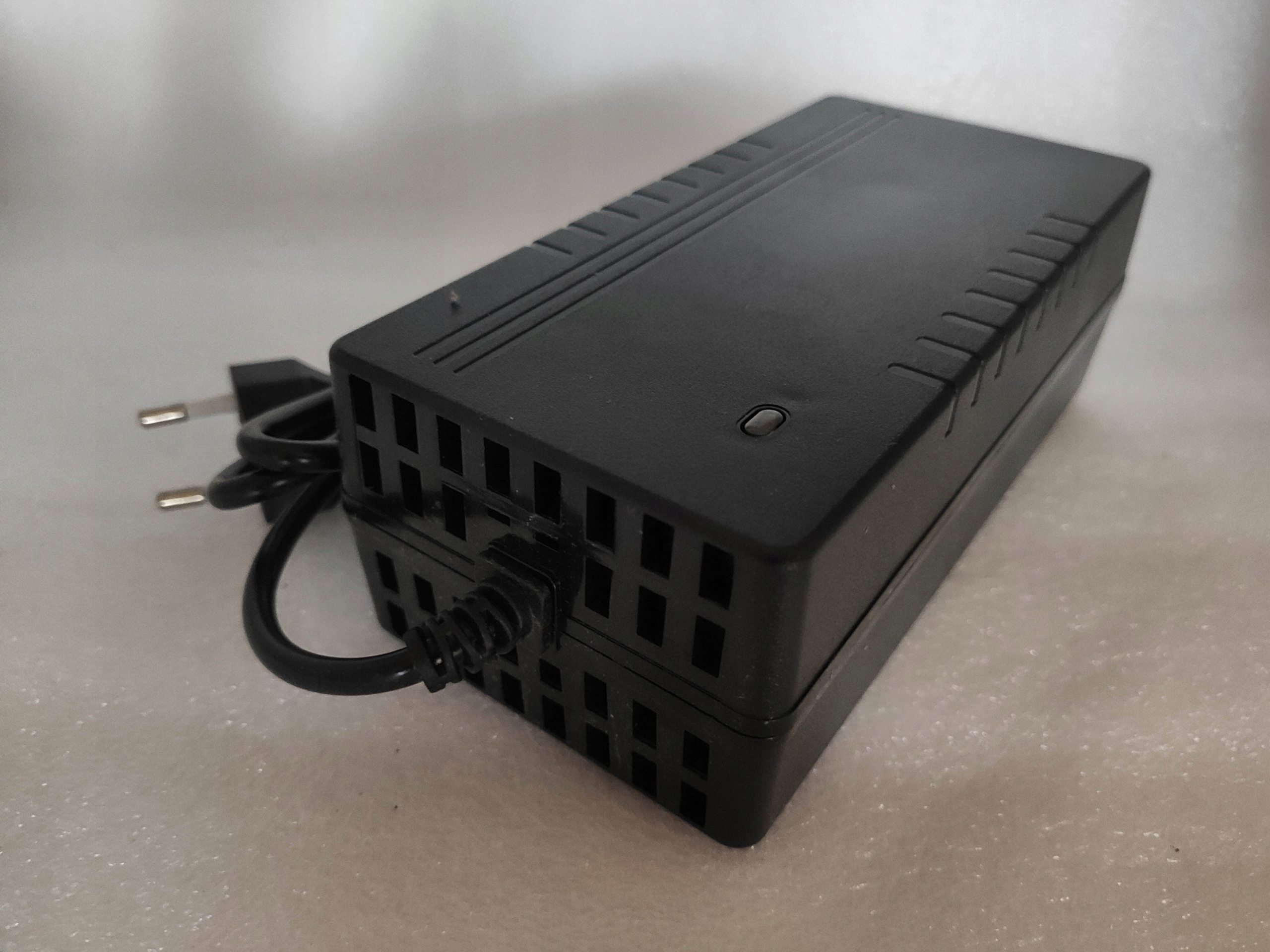 Ładowarka automatyczna do roweru 36V/42V 4A Wtyk Jack 5.5 Promocja Marka Elkas