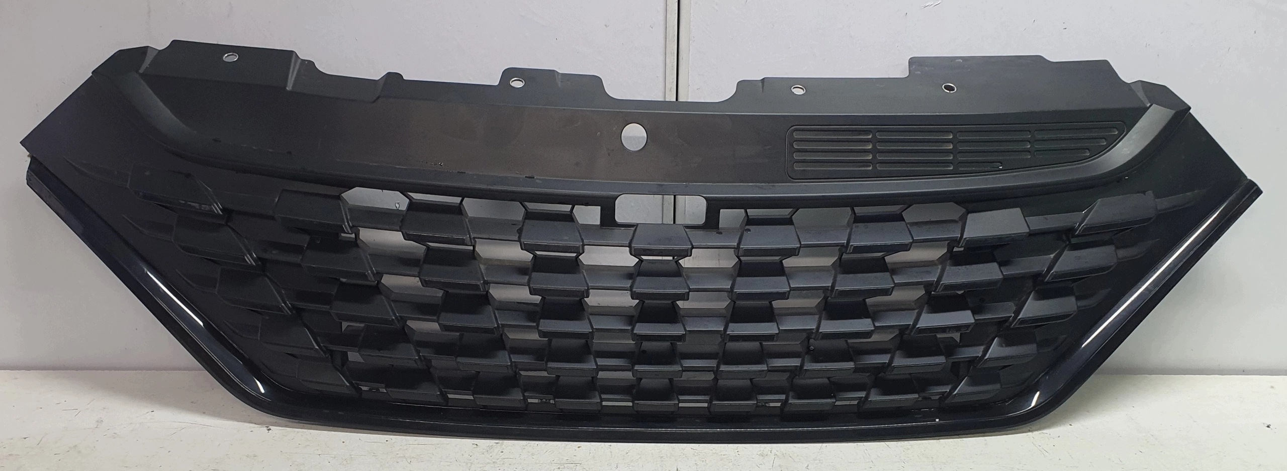 IVECO DAILY 19- mask hűtőrács OE 5802317677