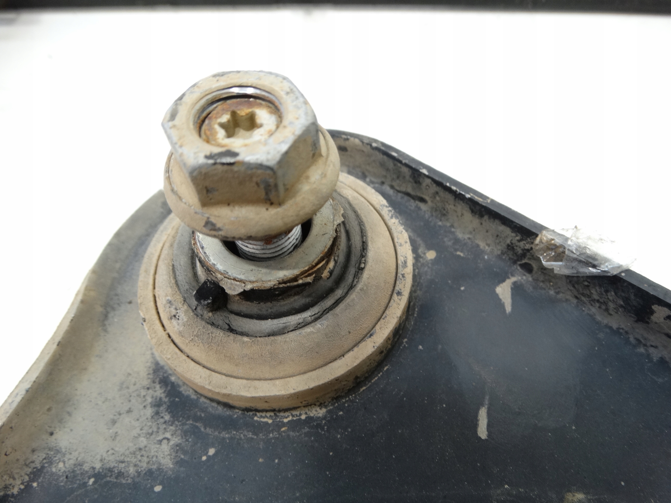 arm lower springing left front PEUGEOT 2008 208 129TYS.KM