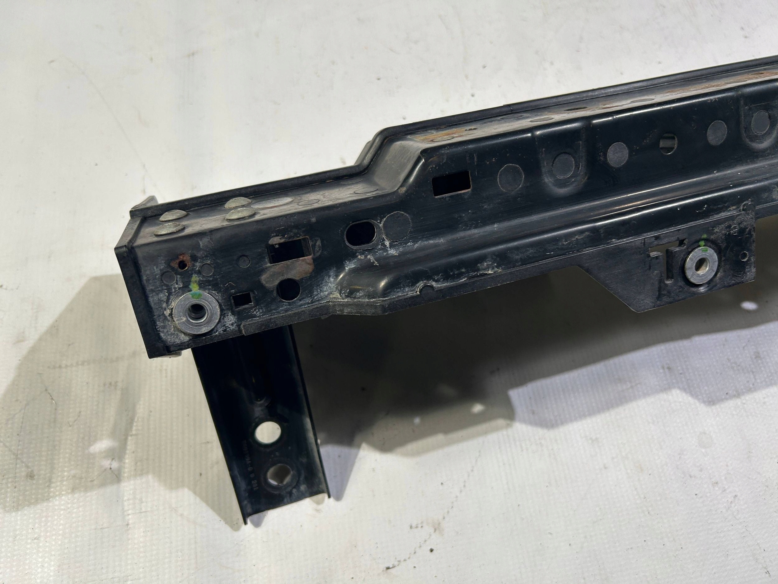 support panel for radiators pillar front cover Nissan Titan 2016r