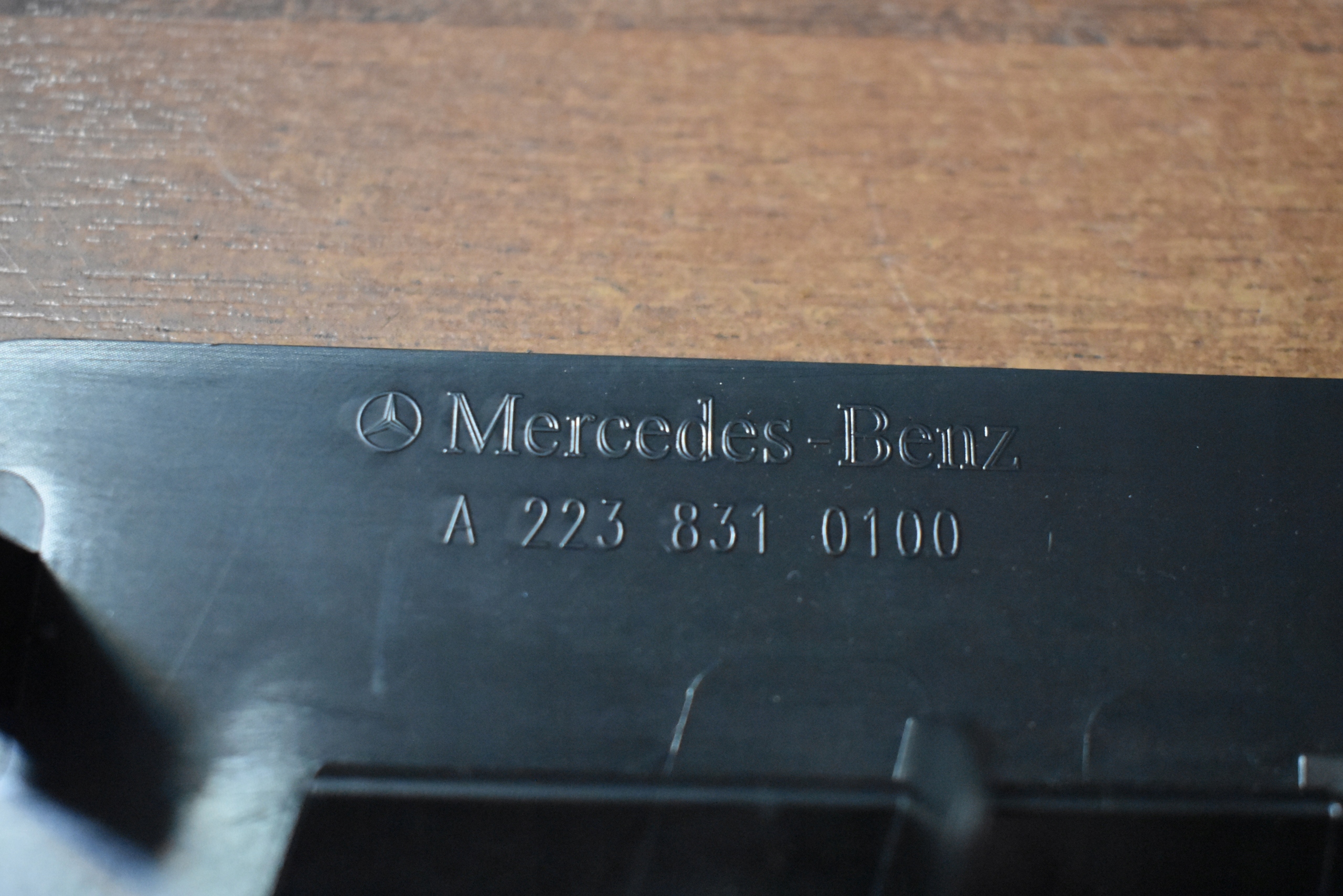 IDEALNA cover grid DYWANU left MERCEDES W223 1