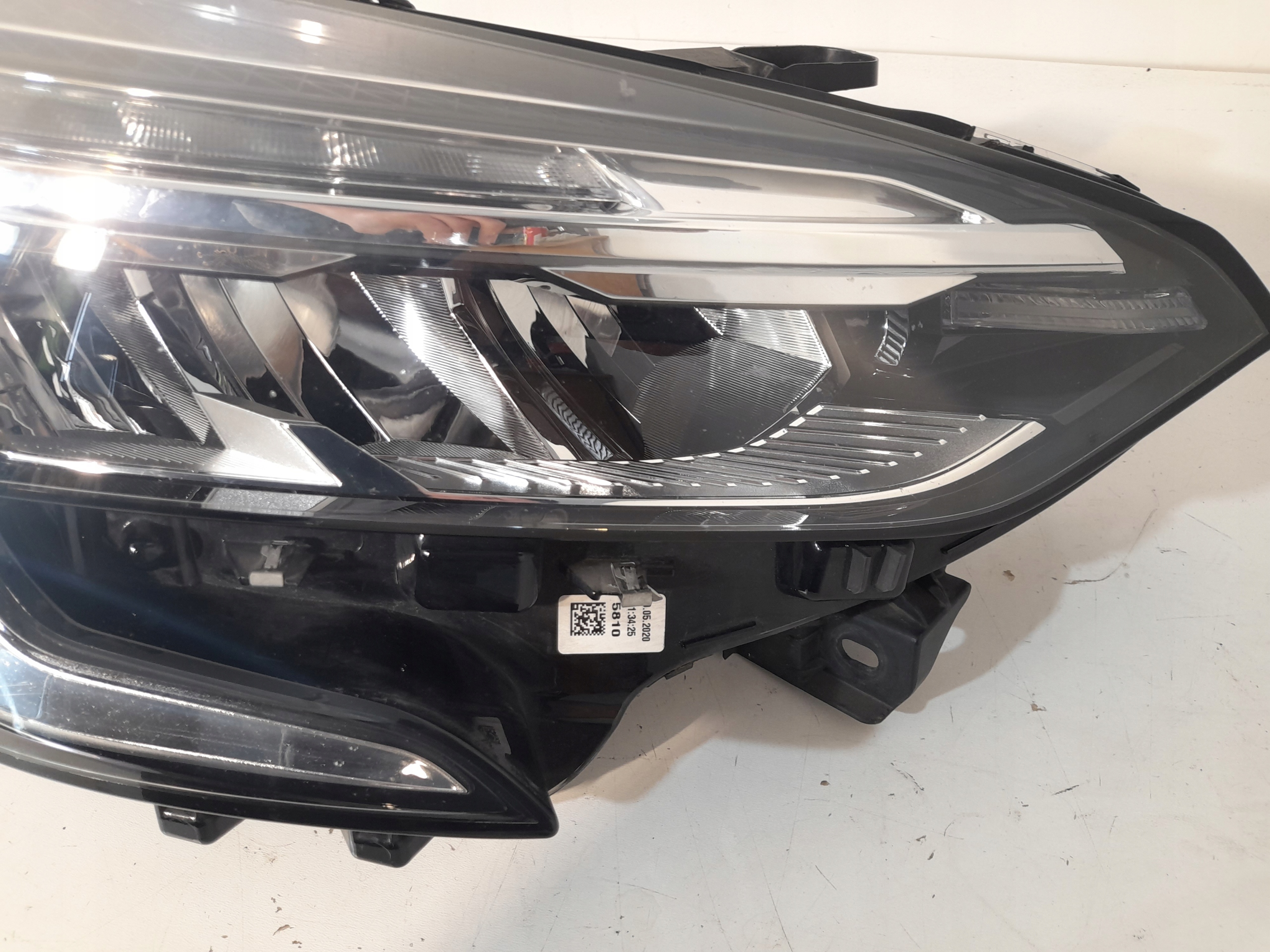 RENAULT CLIO V light front right 260108676R FULL LED (R260)