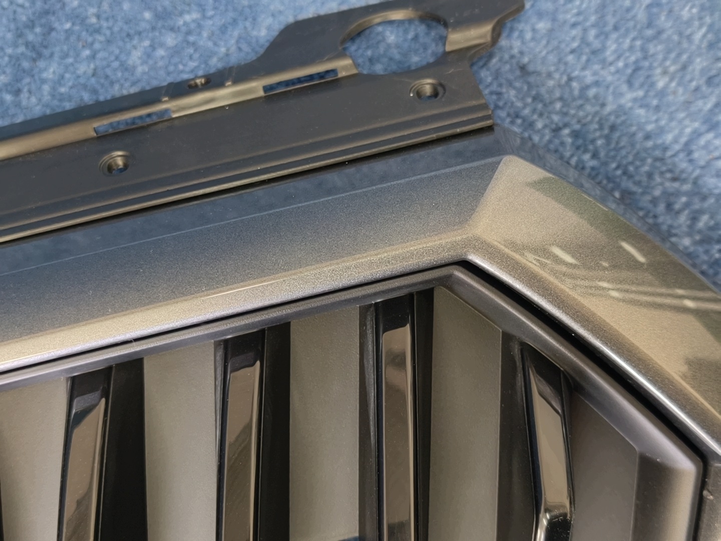 SKODA FABIA IV 2021 - grille radiateur graphite original 6VA853653