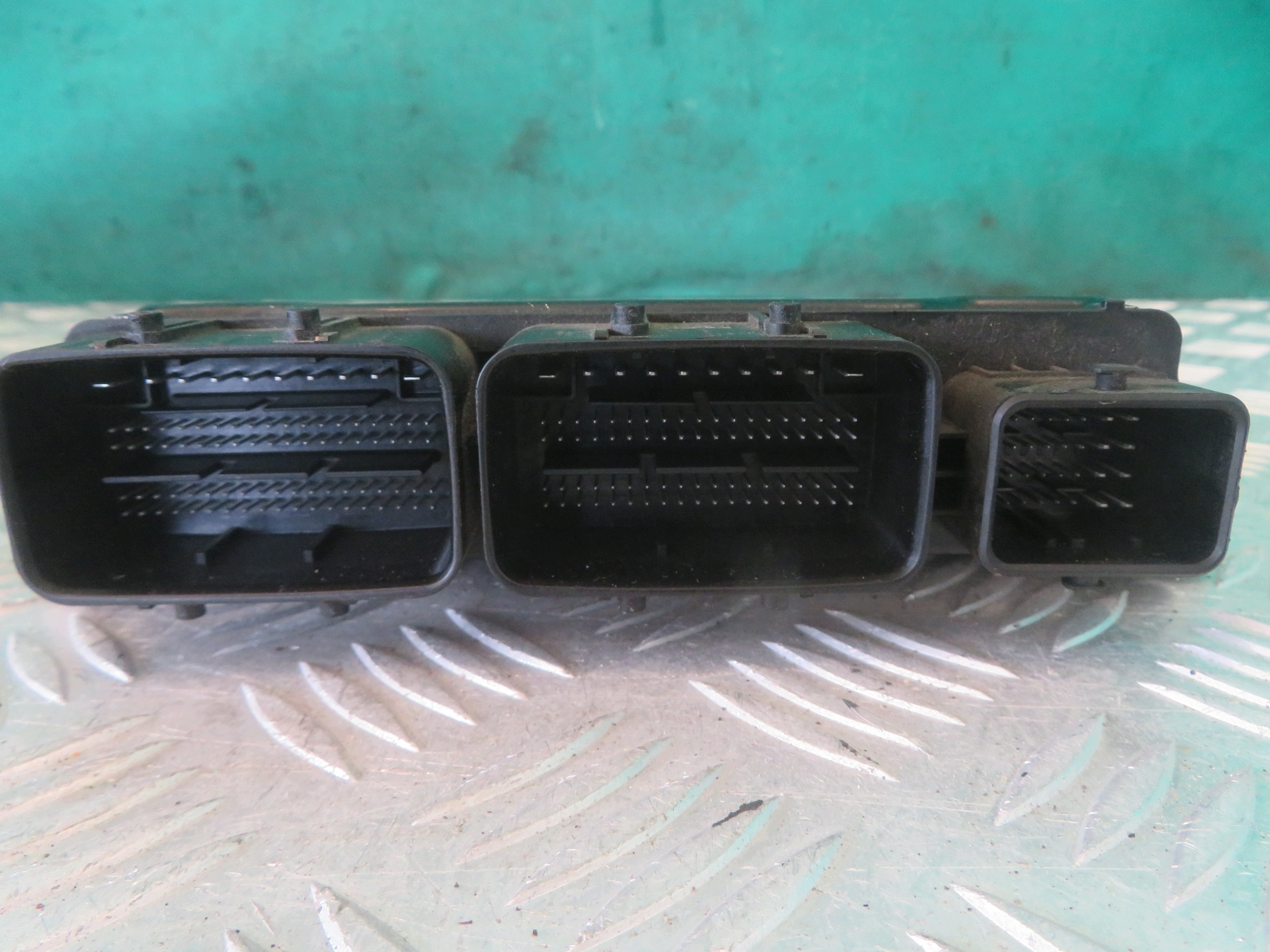 computer control unit of the engine RENAULT TRAFIC 2.0 20R 237104330S 0281036122
