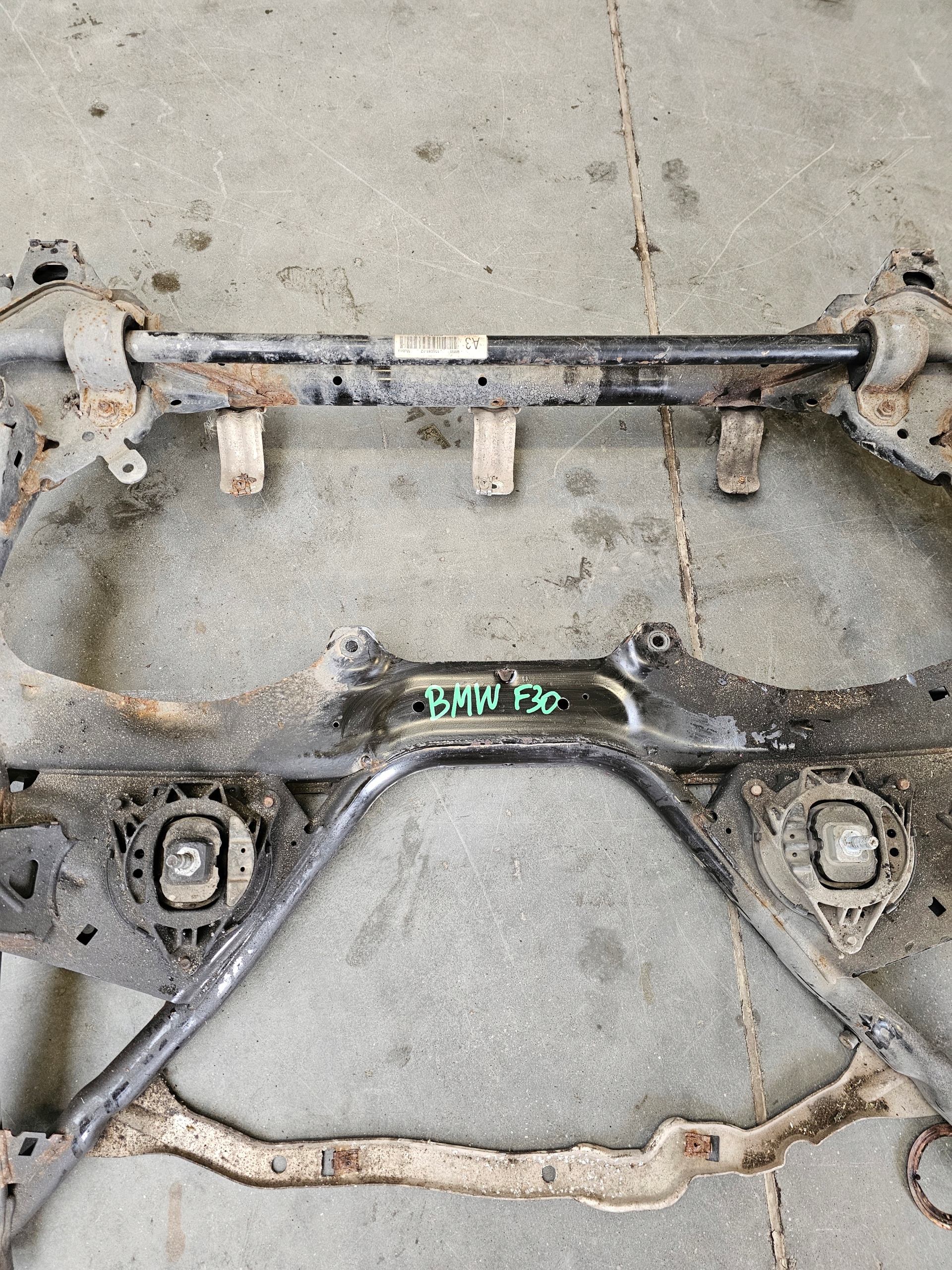 BMW F30 axle beam subframe sususpension swings front 2.0D
