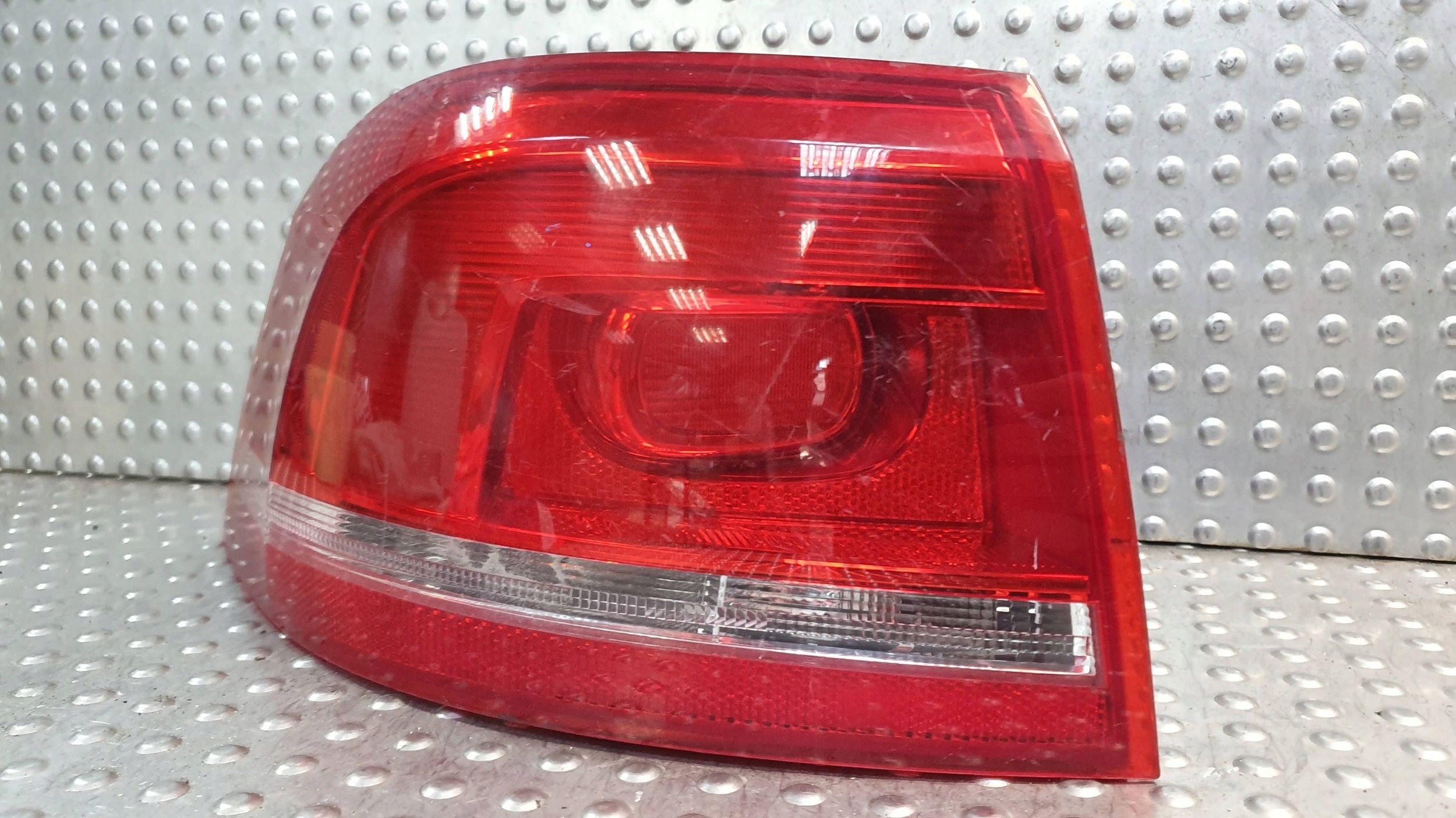 light rear part left VW PASSAT B7 KOMBI 10