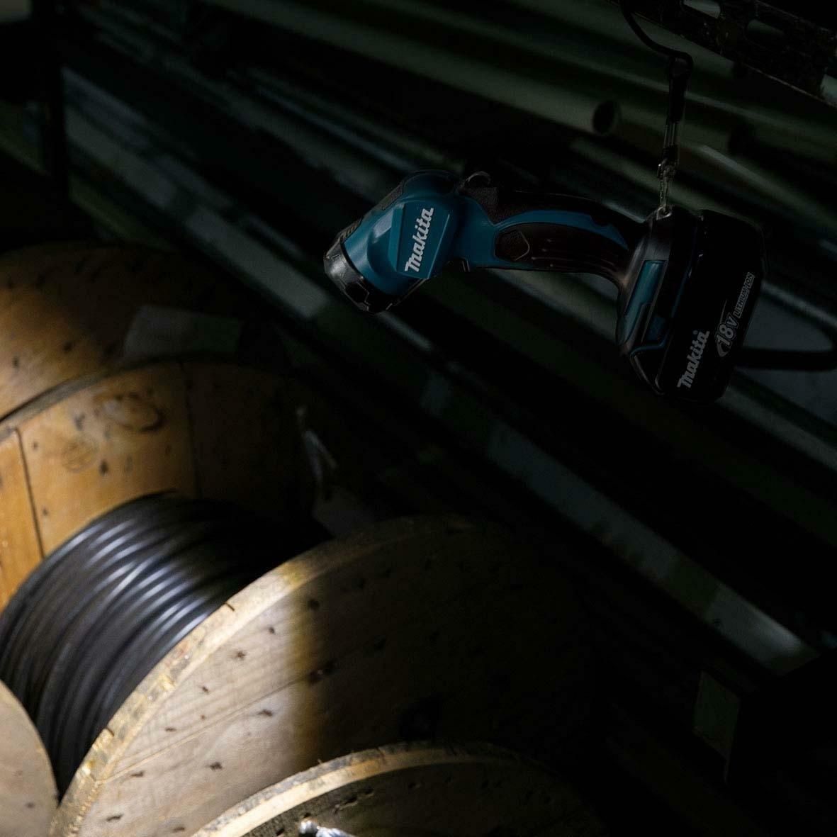 Makita DML815 Latarka LED 18V 640LM BL1830B 3Ah Producent code DML815