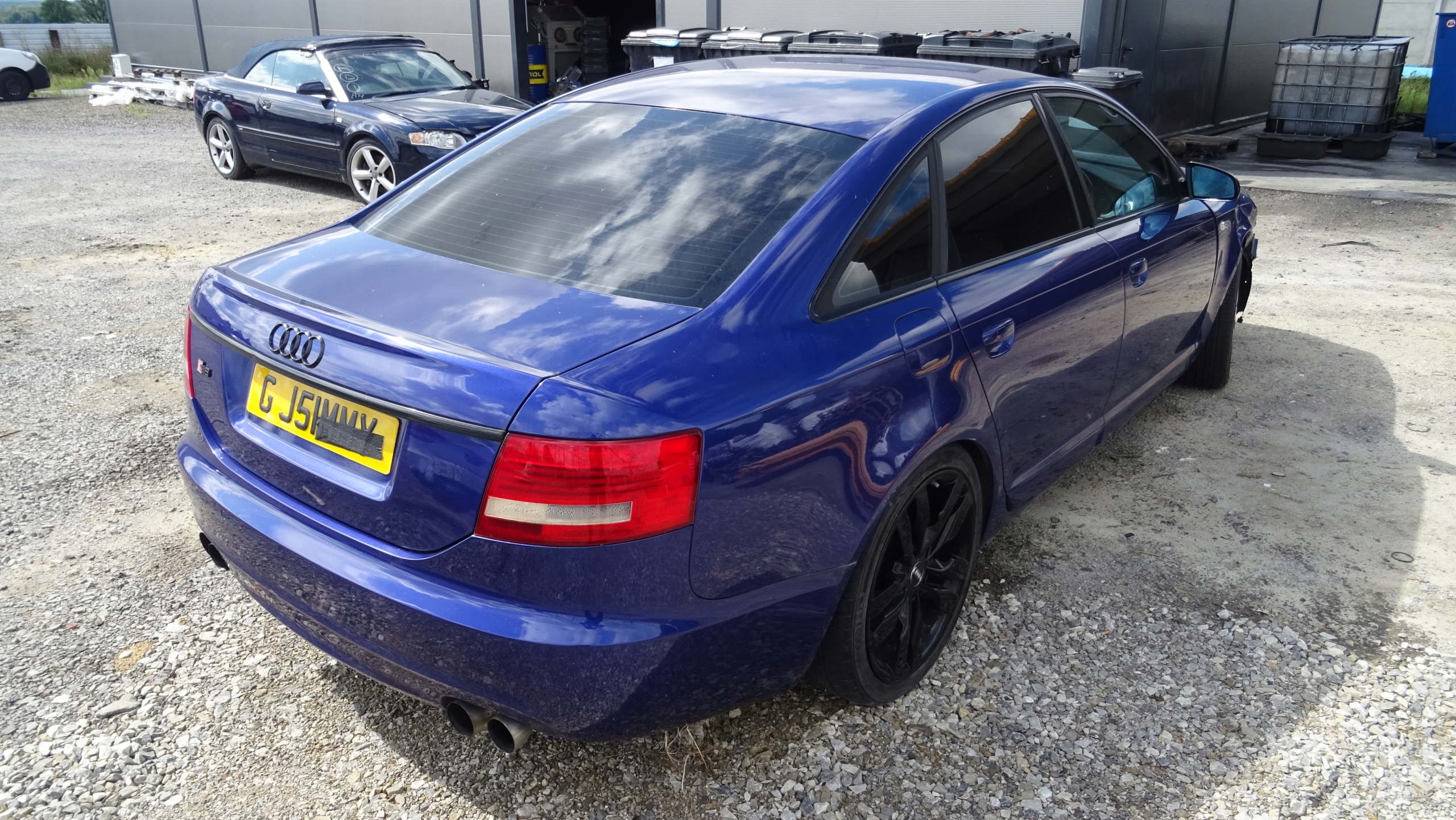 blatník levý AUDI S6 2006 LZ5F 4F0821103C