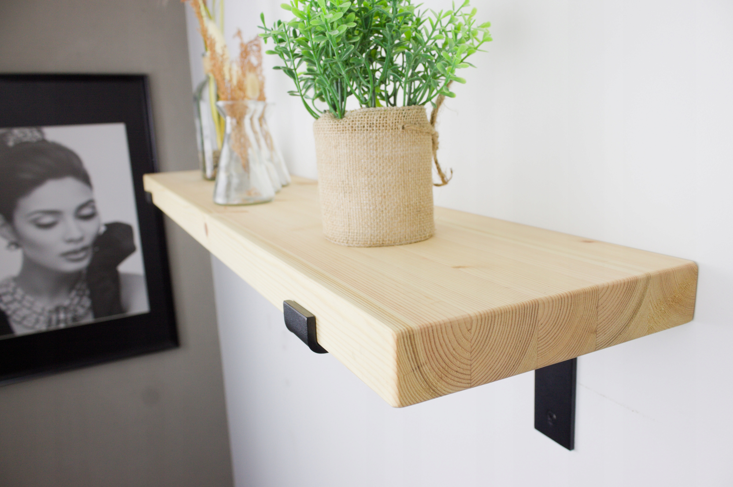 Hrubá nástenná borovicová polica Loft 120 cm x 30 cm Industriálna