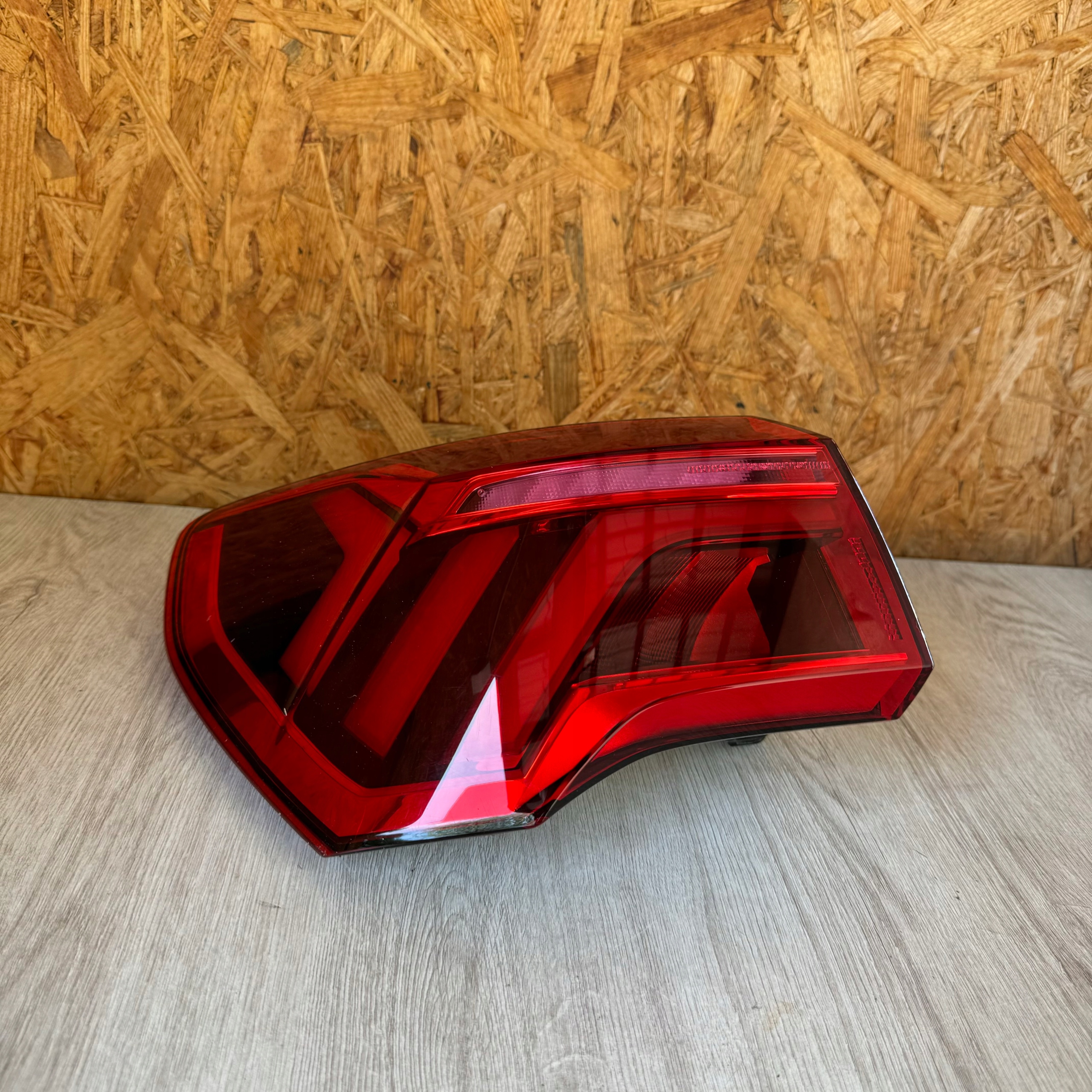 Audi Q3 Rückleuchte 83A945091 Rearlamp - Thumbnail 1