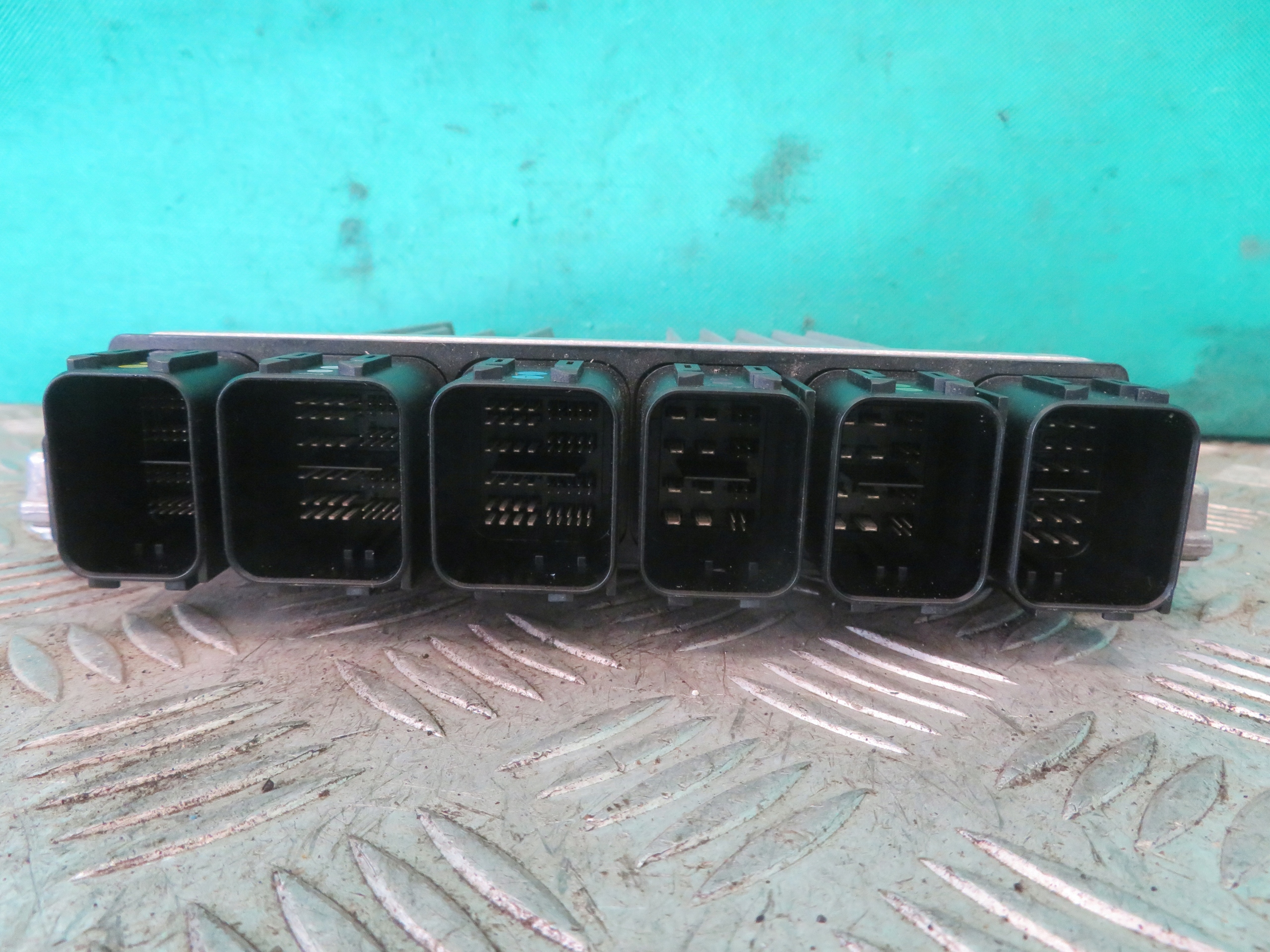 computer control unit of the engine RANGE ROVER LAND ROVER VELAR L560 3.0 22R