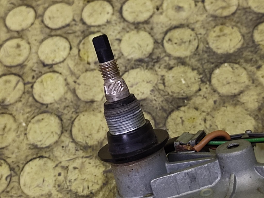 VW GOLF III motor ablaktörlők far 1H6955717
