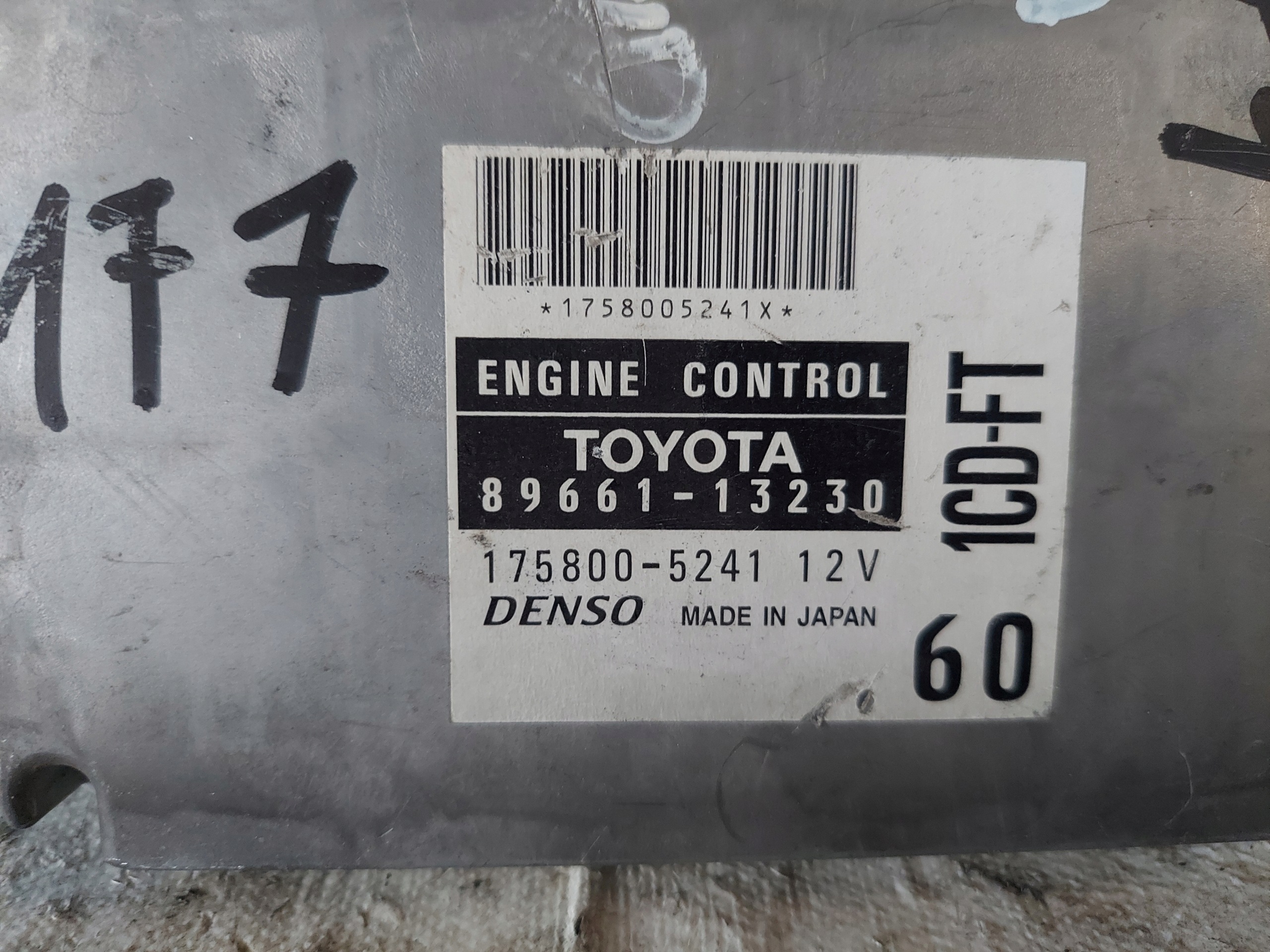COROLLA E12 2.0 D4D 8966113230 řídící jednotka motoru