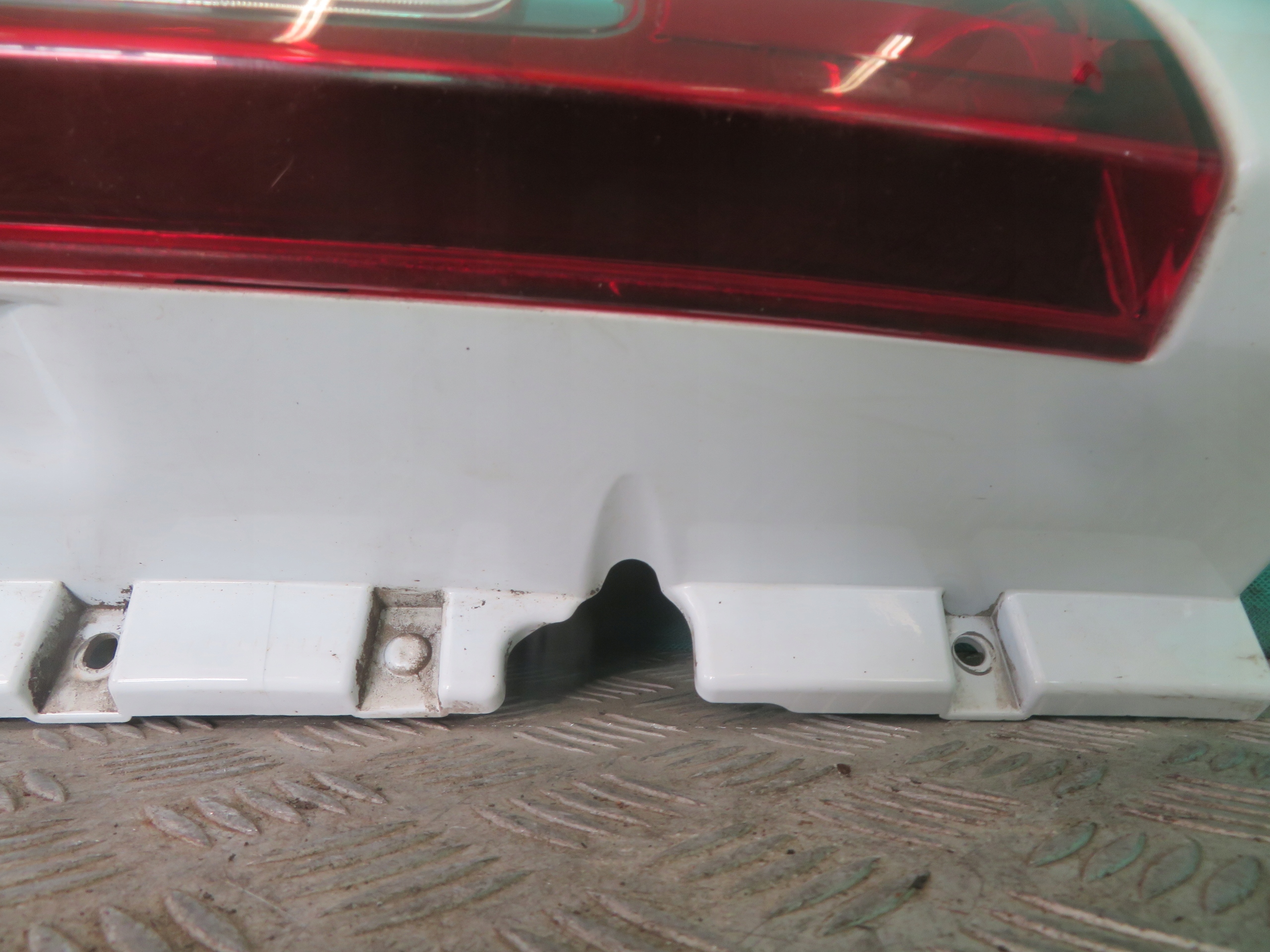 light left rear part OPEL VIVARO RENAULT TRAFIC 17R 265A61090R