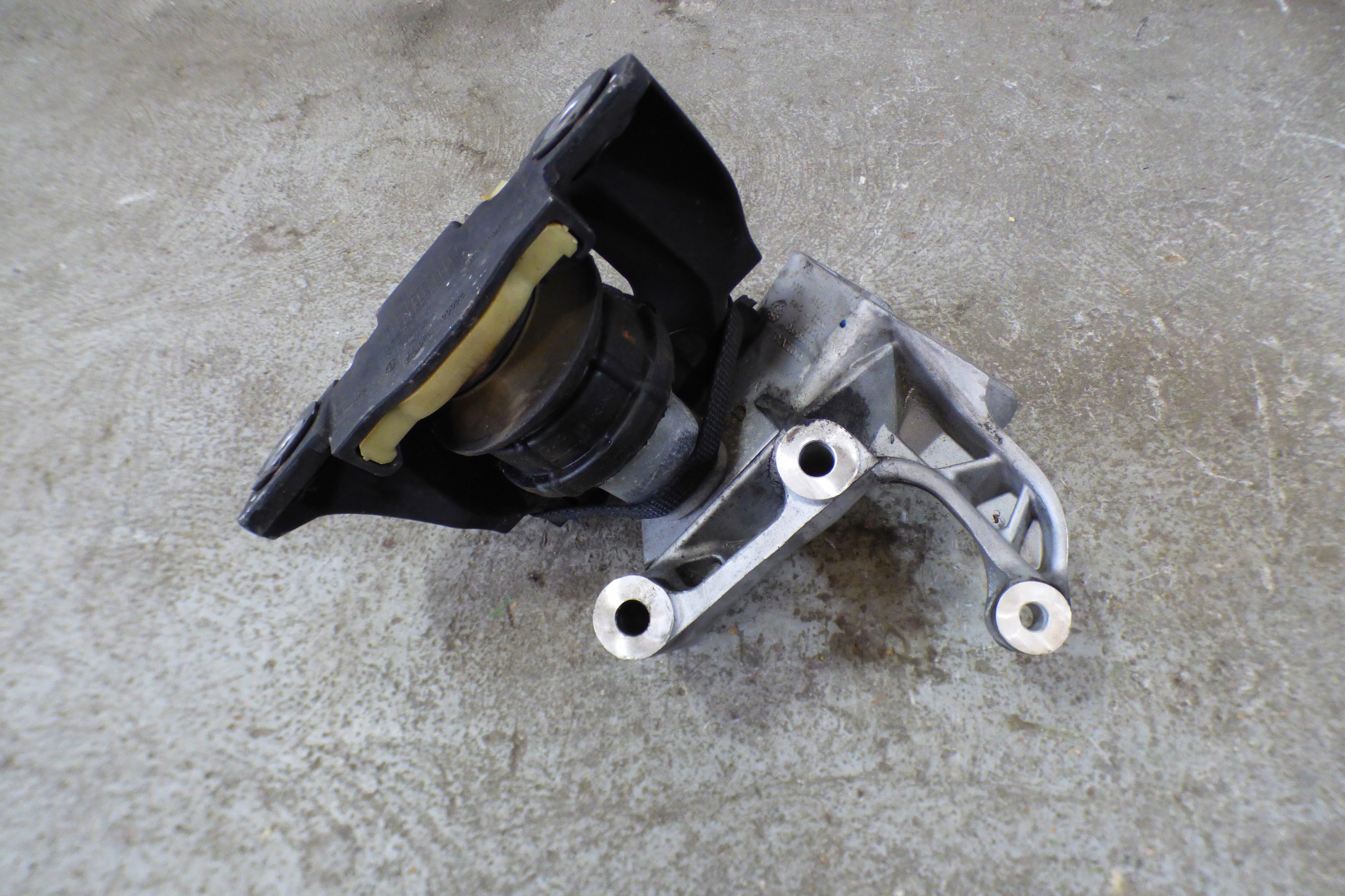 holder engine mount D4204T16 31430490 stBDB VOLVO S60 V60 II 2.0D 2018