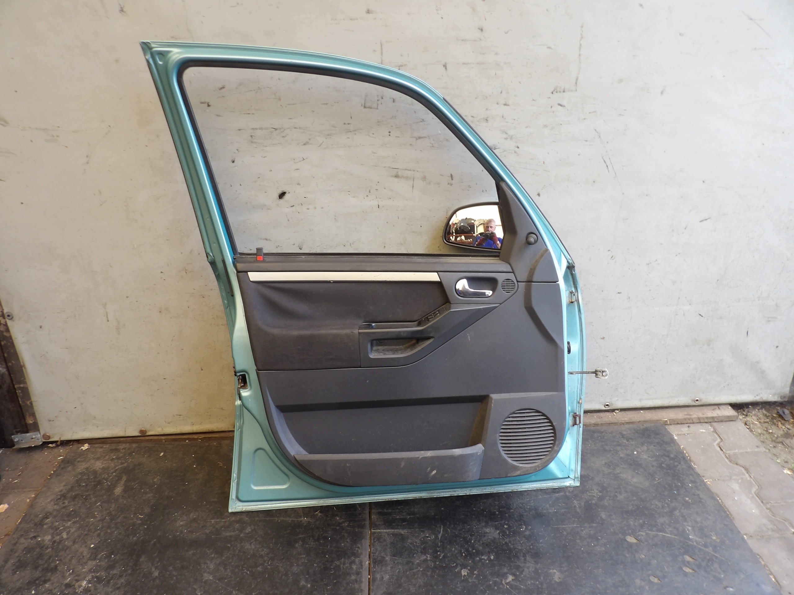 Opel Meriva and door front left Z397