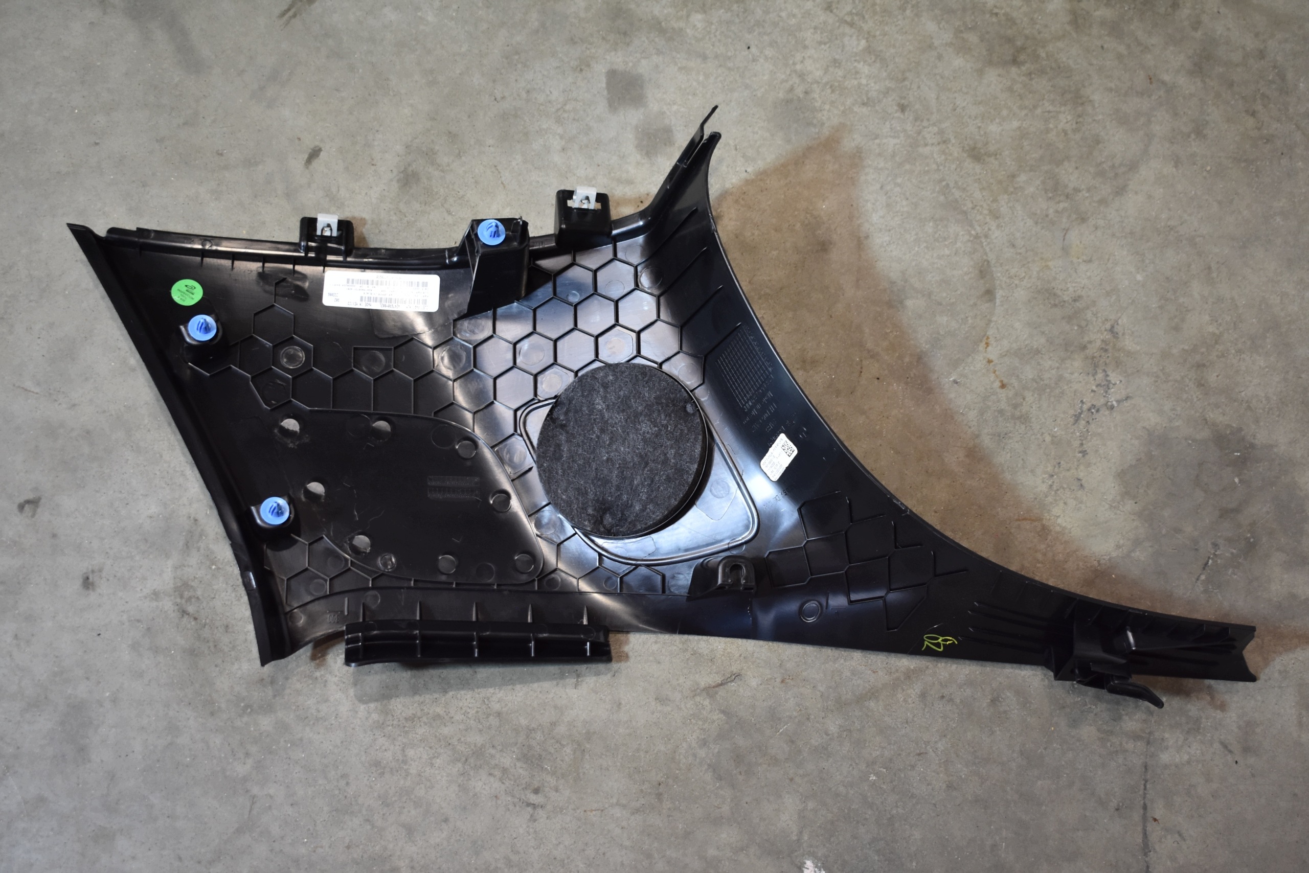 IDEALNA cover pillar trim D left MERCEDES GLB X247 1
