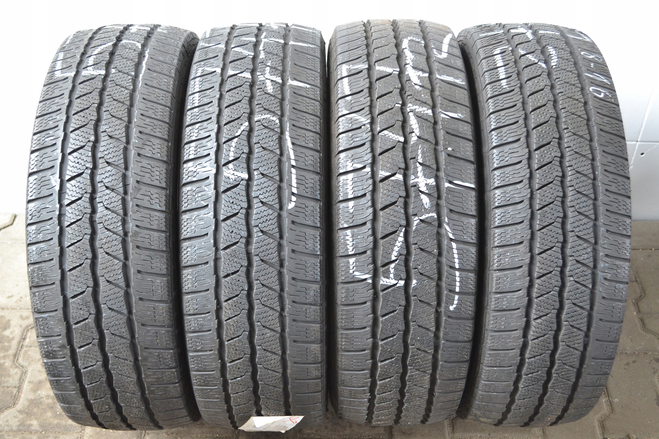 215 / 60R17C CONTINENTAL VANCONTACTWINTER 4шт 5747z