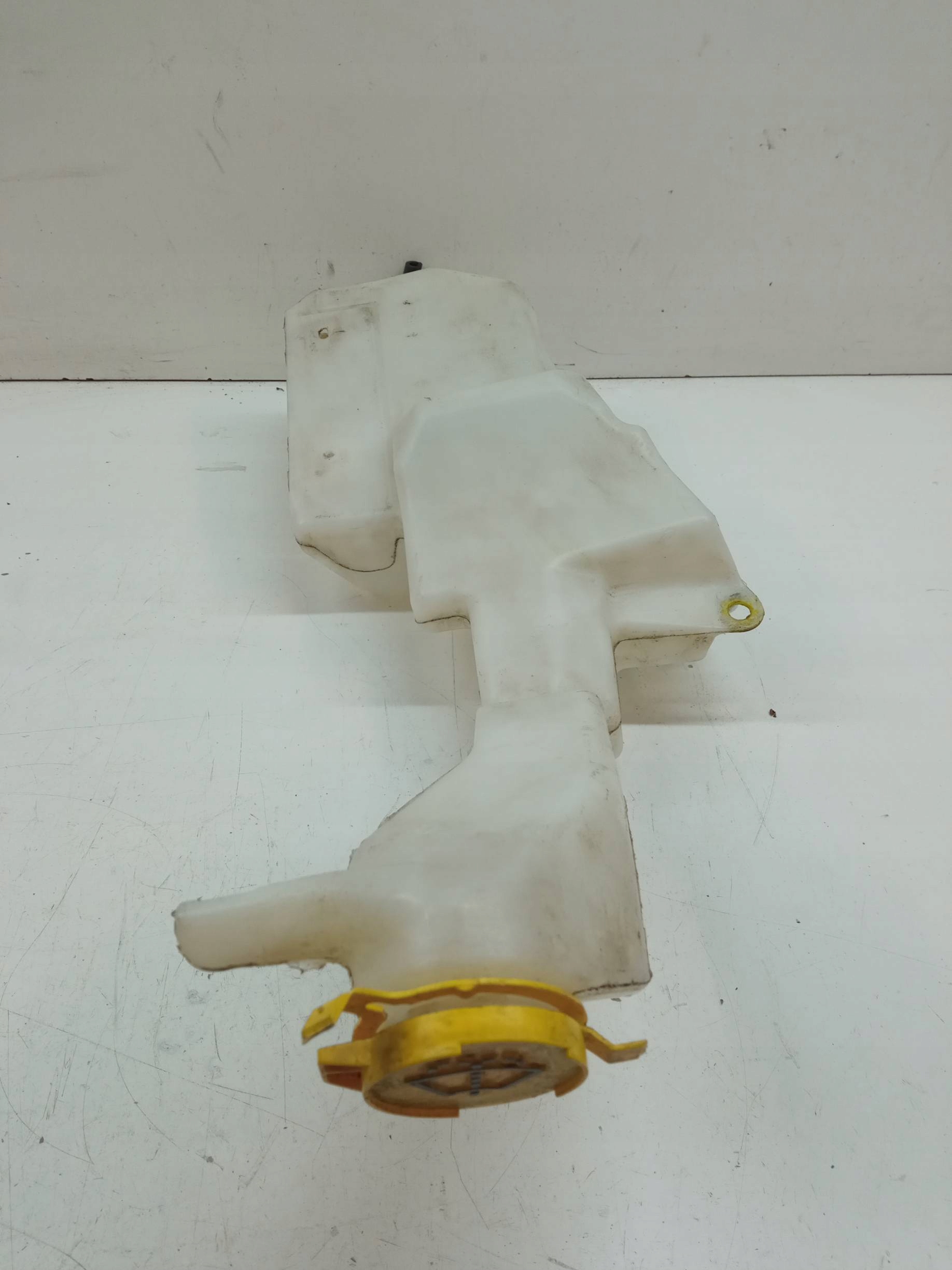 washer fluid tank KL 68104800 Jeep Cherokee V (2014- )