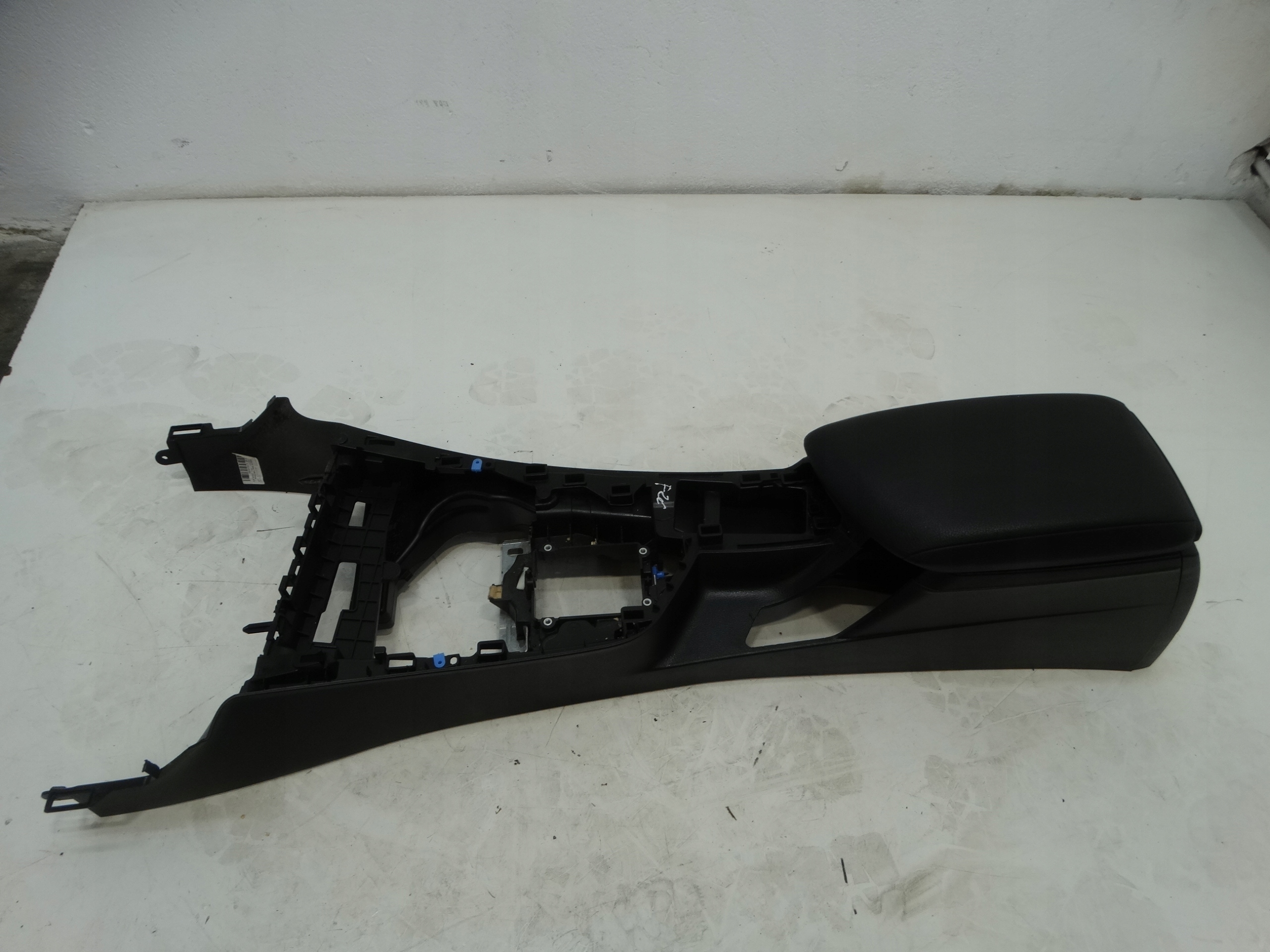 TUNEL central armrest BMW F20 2013R. 9230145-18