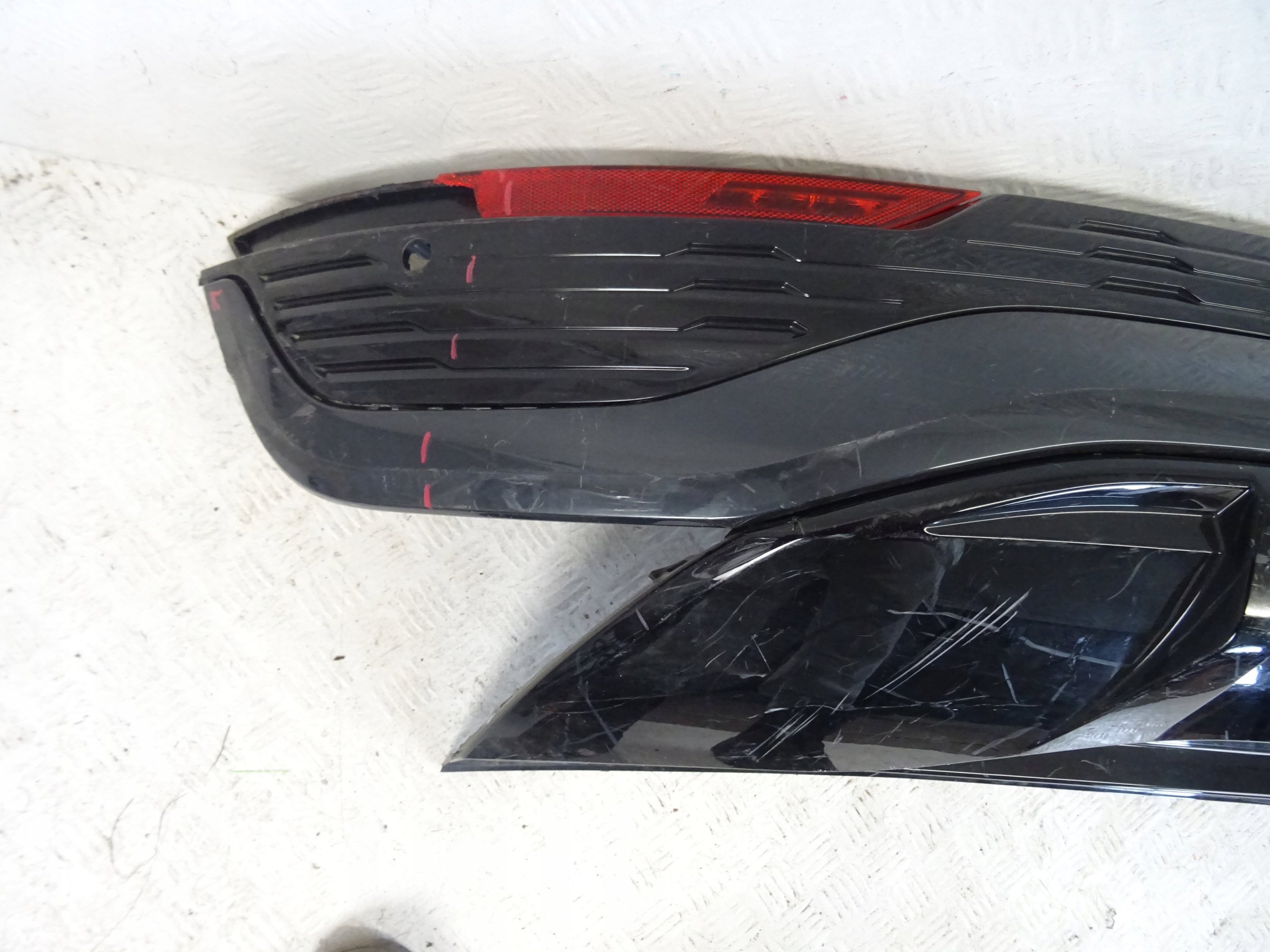Accessoires Pare choc Arrière Arrière Diffuseur AUDI E-TRON 4KE S-LINE 4KE807835J
