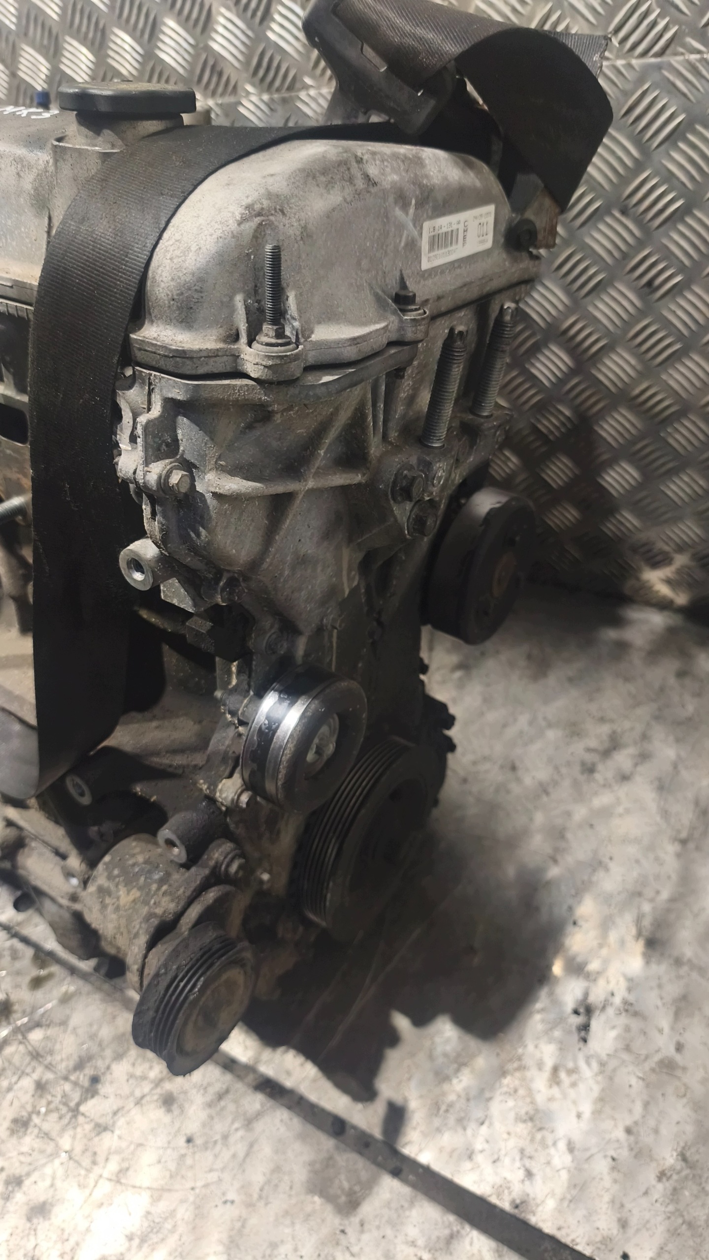 moteur nu cache- FORD MONDEO MK3 1.8B CHBB