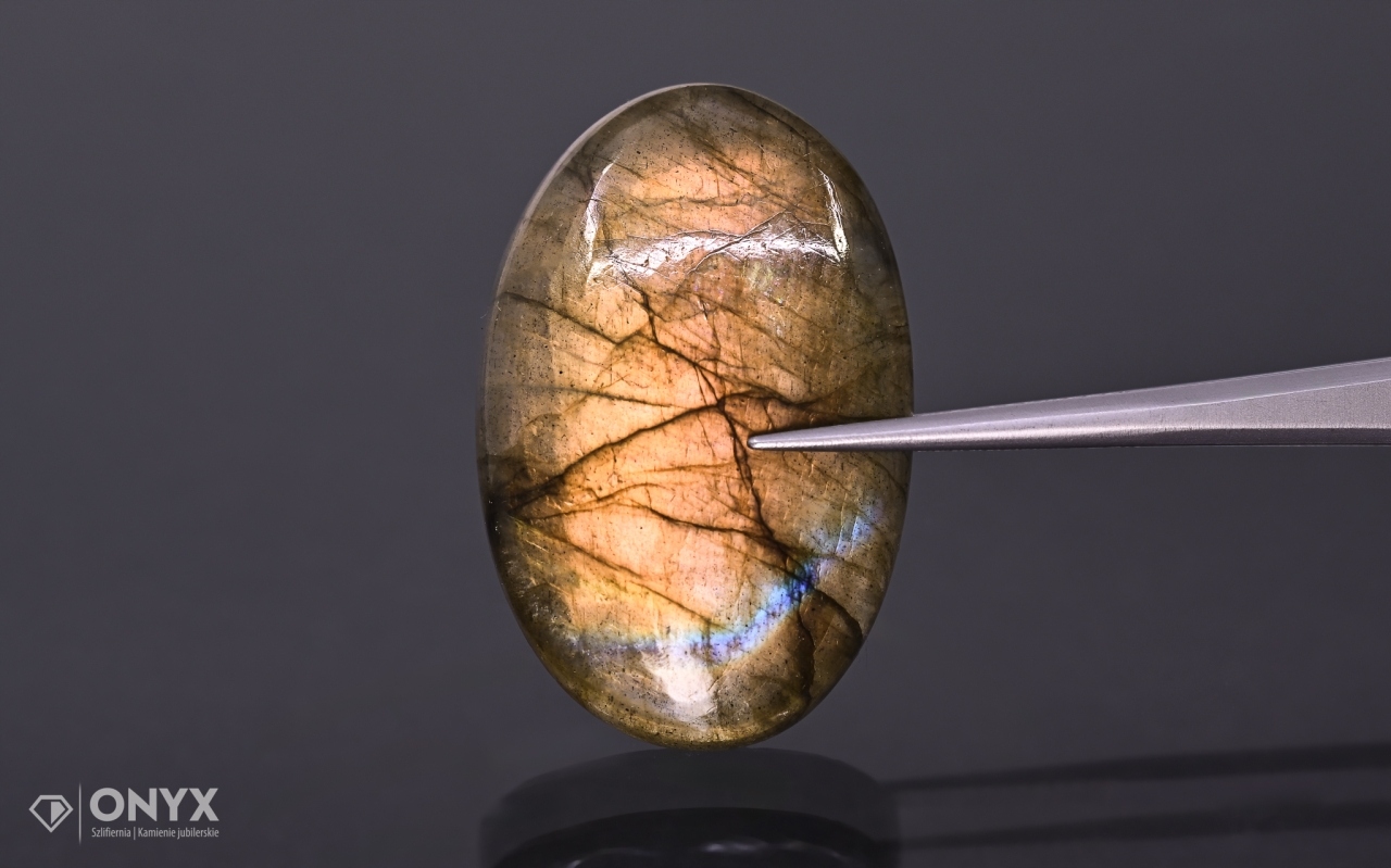 Labradorit kabošon ovál 31,5x20,5 mm