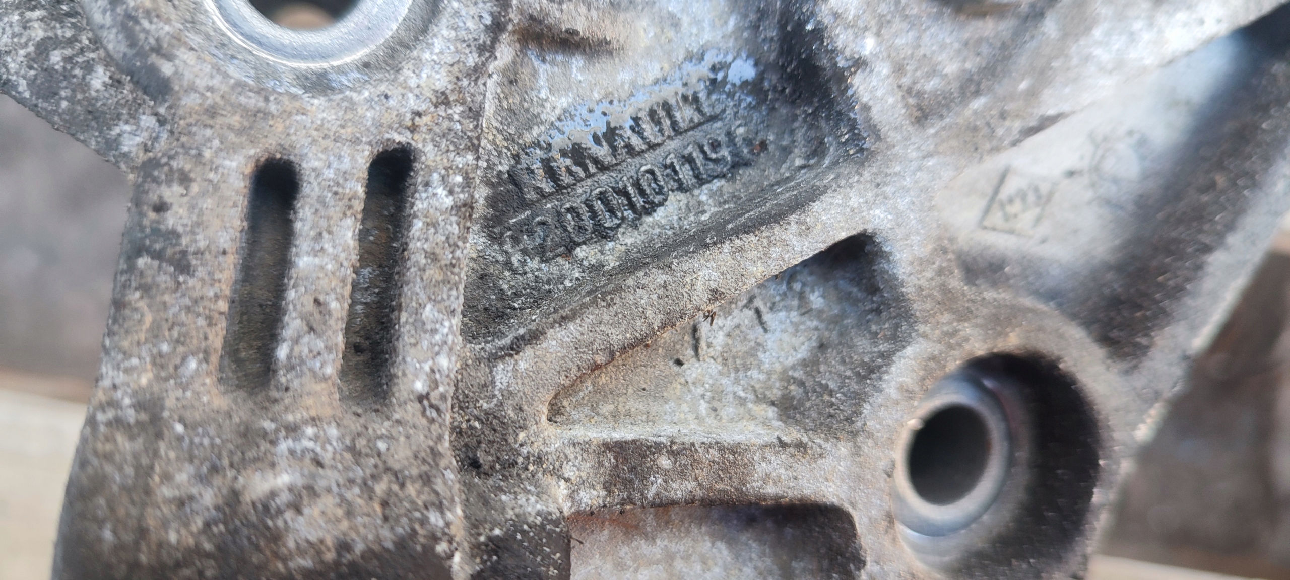 engine mount RENAULT KANGOO and 1.5 DCI 8200101196