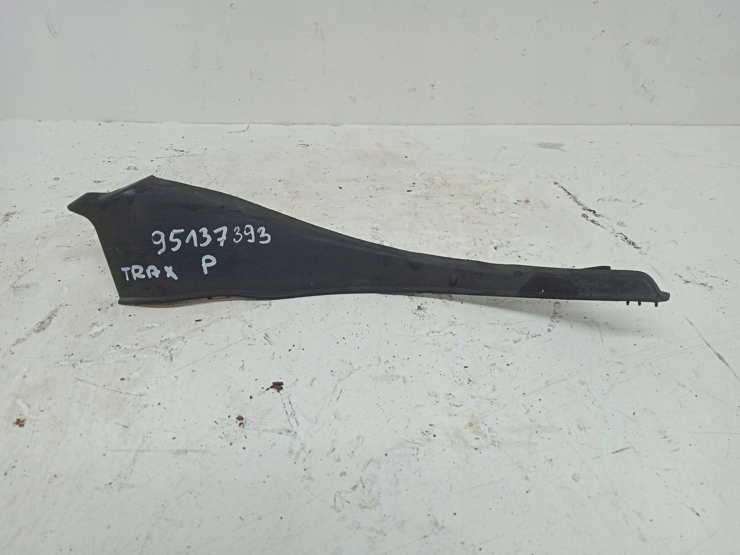 CHEVROLET TRAX pipe end under the window under the window right 95137393 2013R