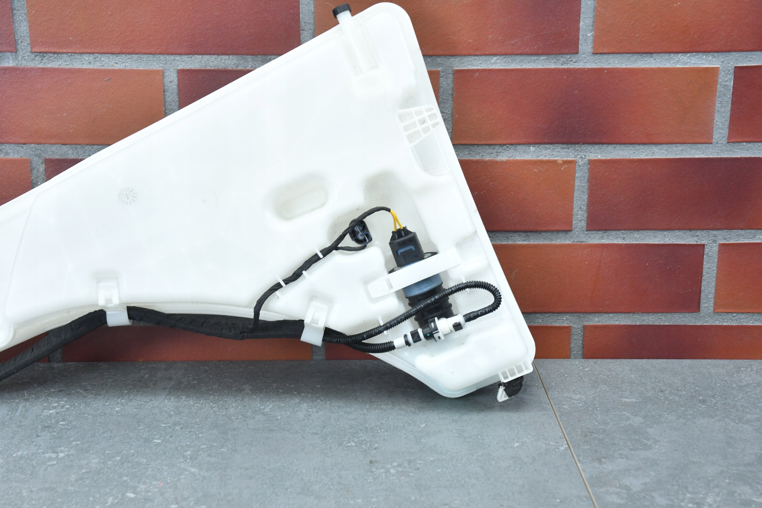 complete washer fluid tank BMW X2 U10 421 km
