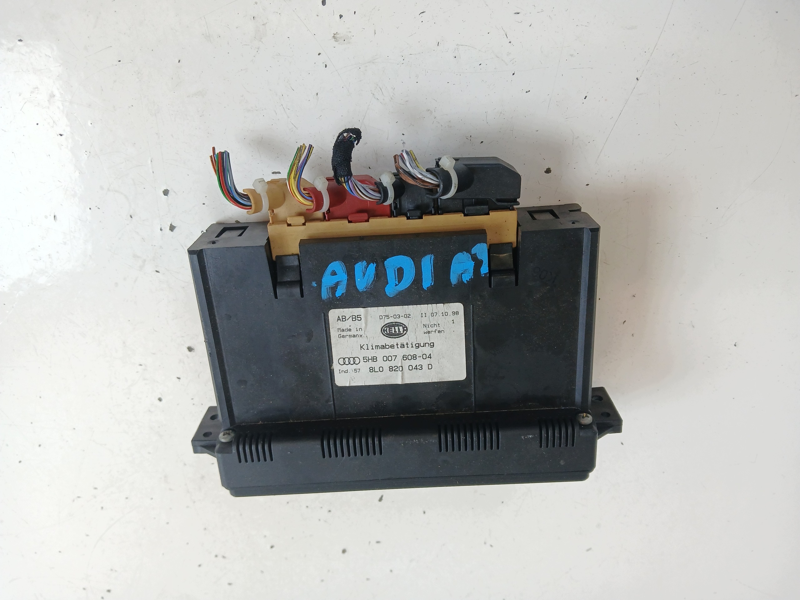 AUDI A4 B5 Unite commande clima 8D0820043D