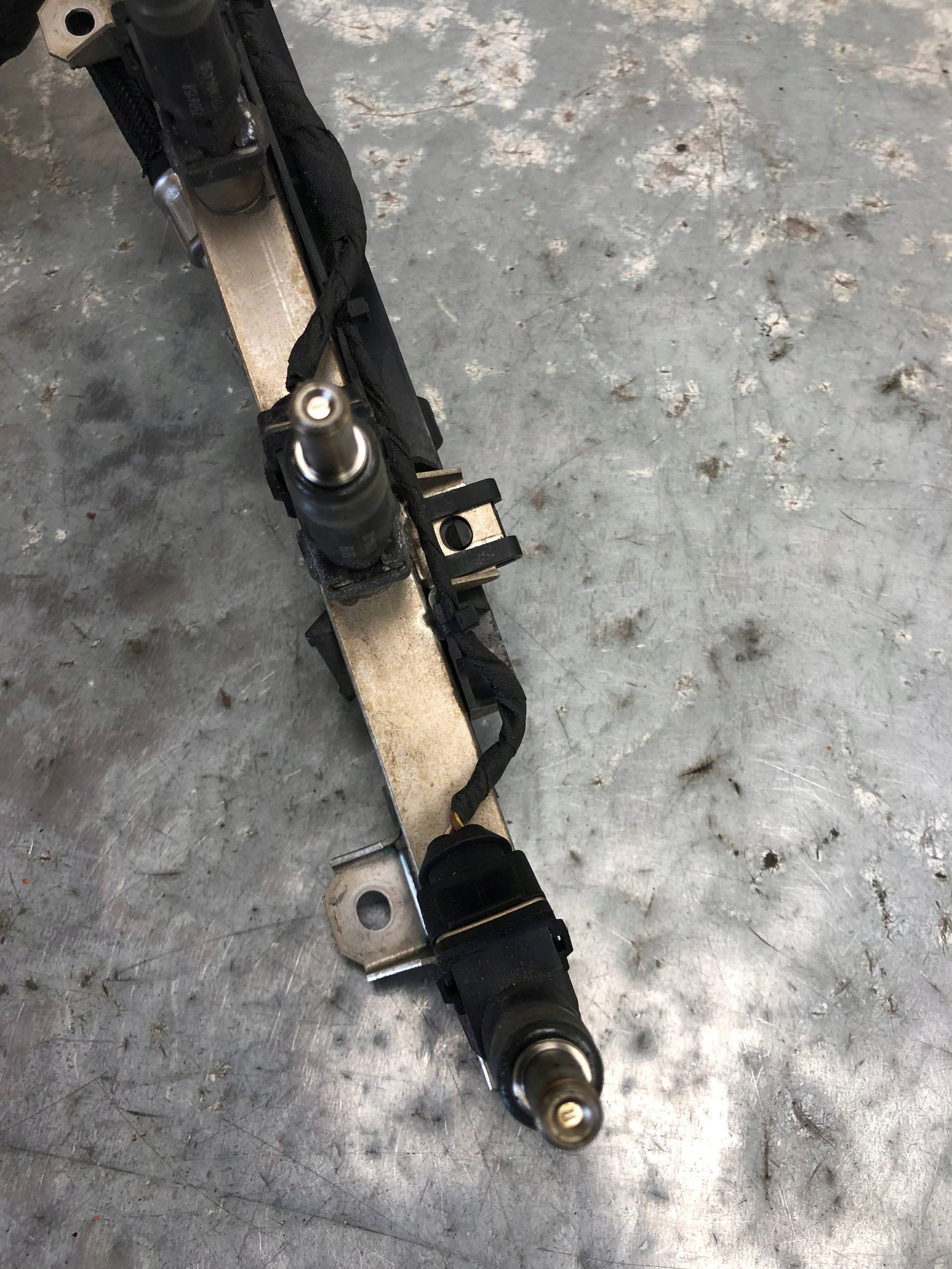 Rampe injection Injecteurs BMW E87 7506158