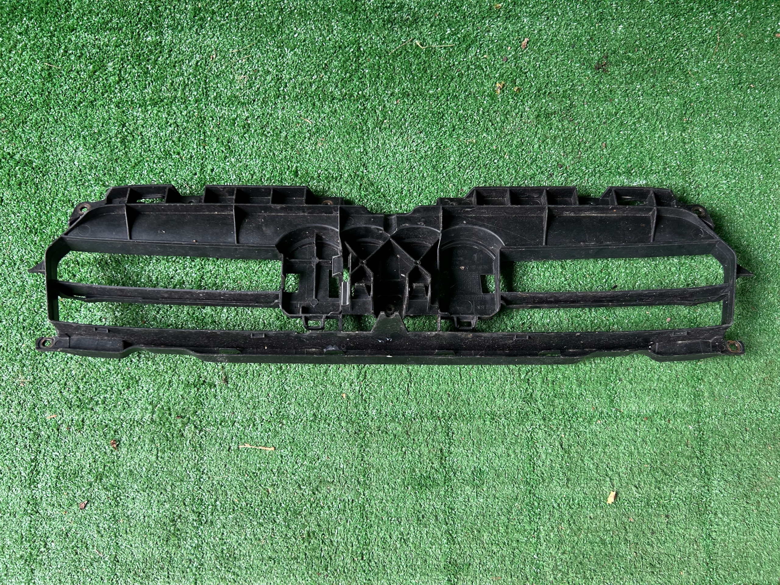Audi 8K0 příčka nárazníku 8K0807233