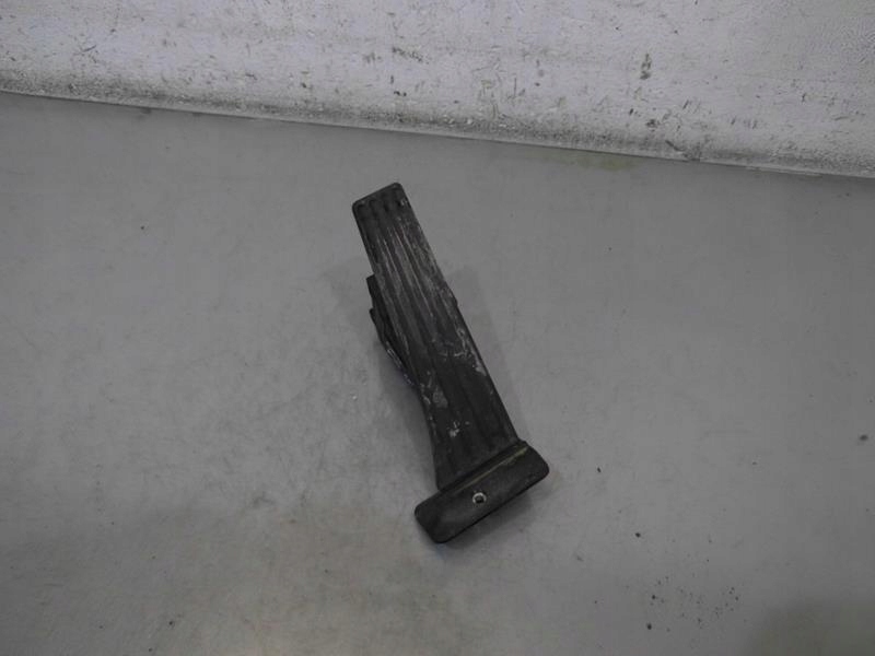 педаль BMW OE 6853176