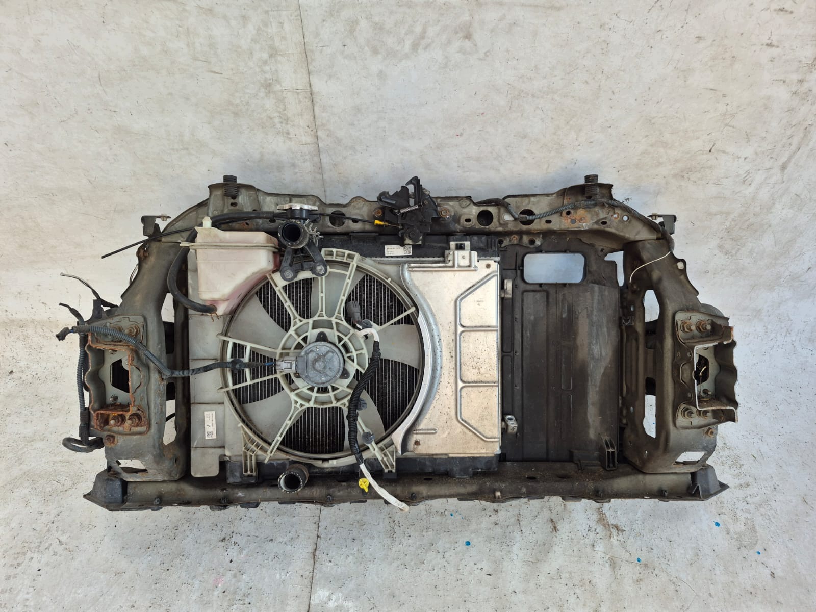 TOYOTA YARIS III 11- front body wall front pillar iron radiator