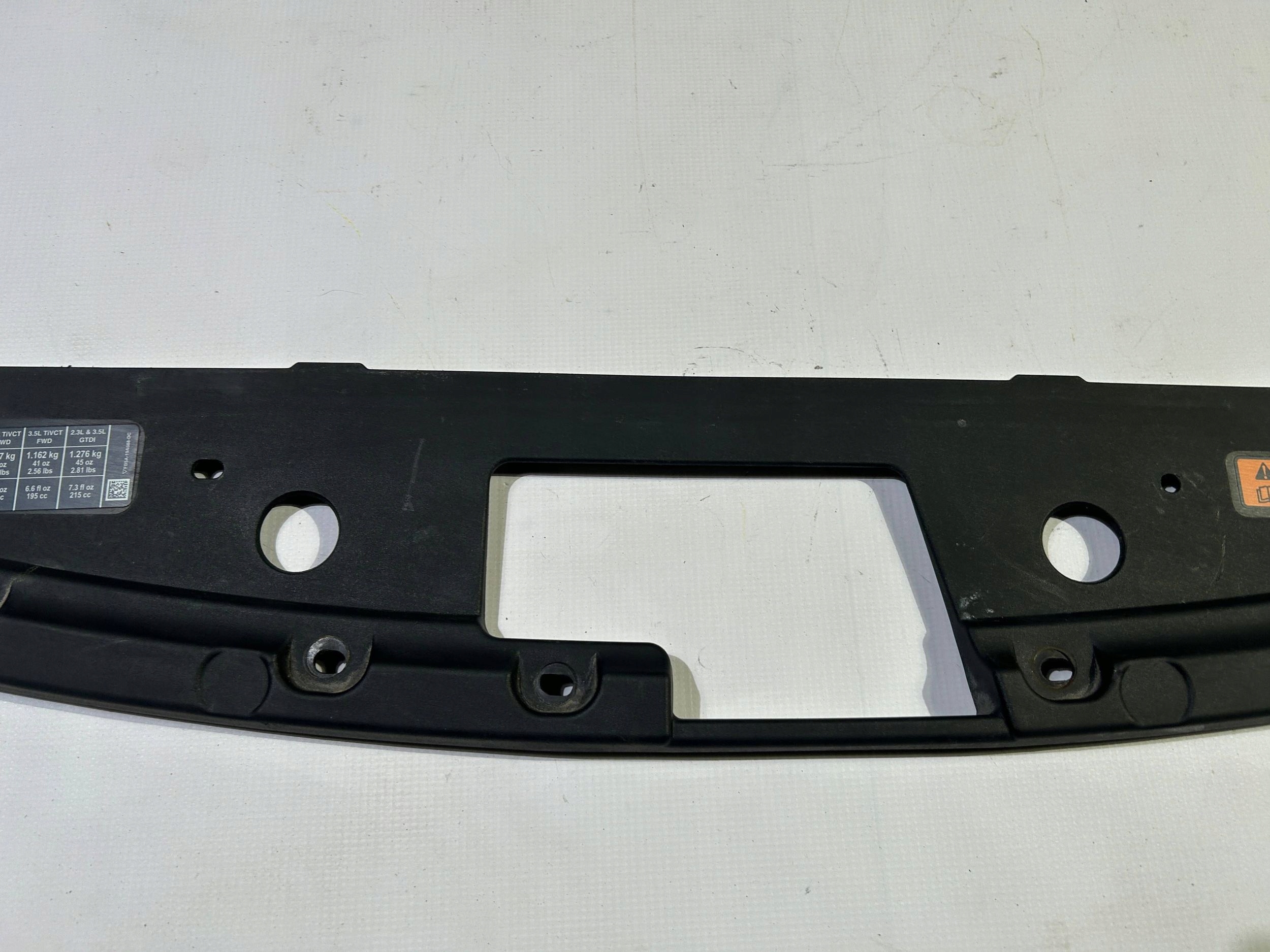 Horn kryt stěny předního chladiče Ford Explorer 2011
