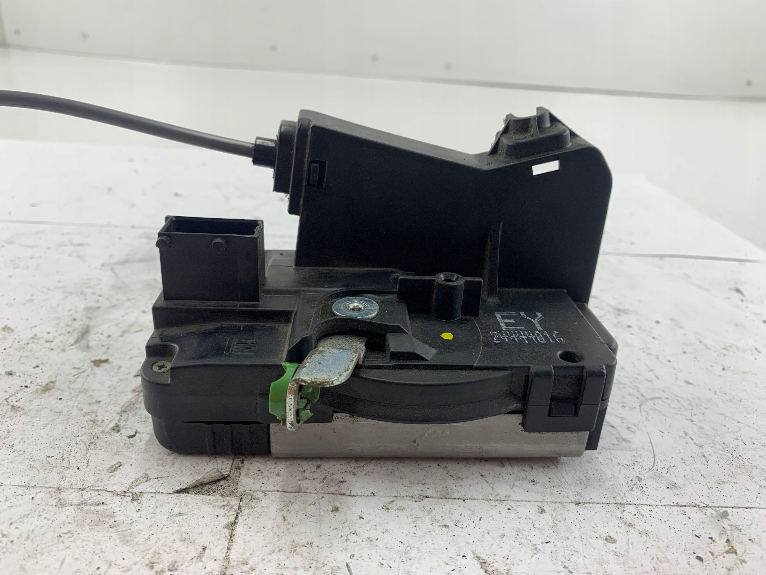 OPEL ZAFIRA A lock door right front 24444016