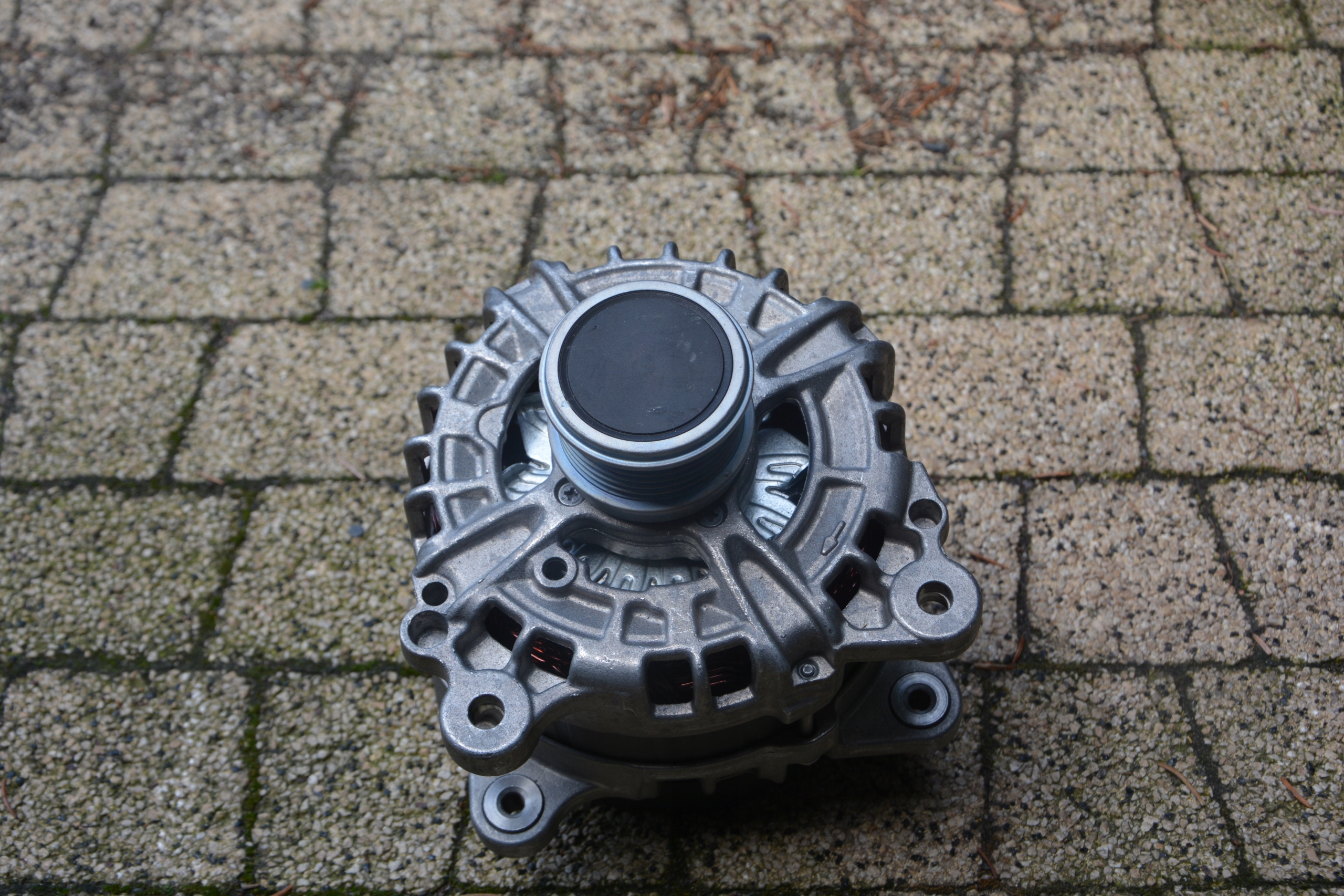 ALTERNATOR 14V 180A VW AUDI 04L903021J Producent części Audi OE