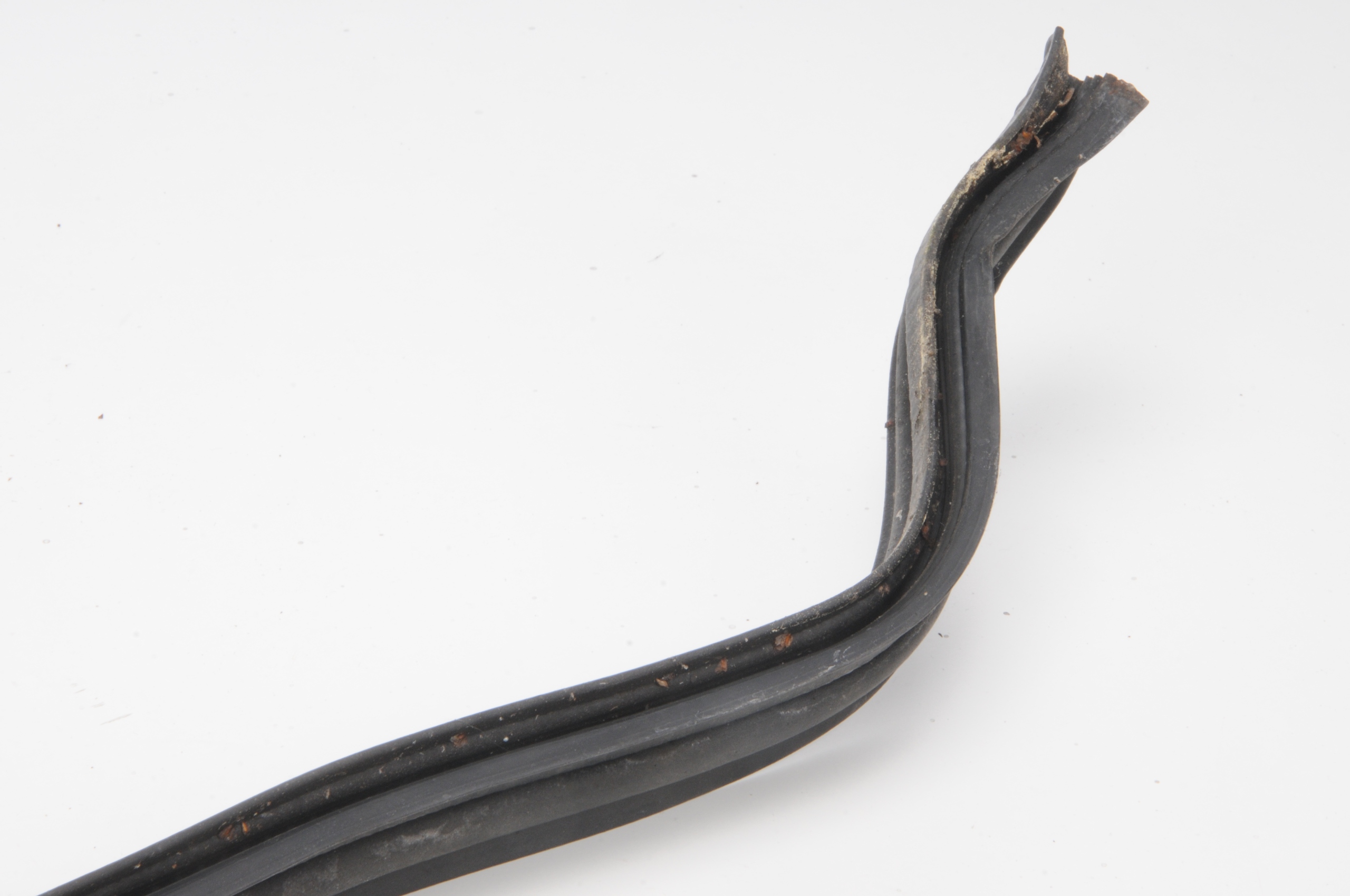 MASERATI QUATTROPORTE V USZCZELKA MASKI Producent części Inny