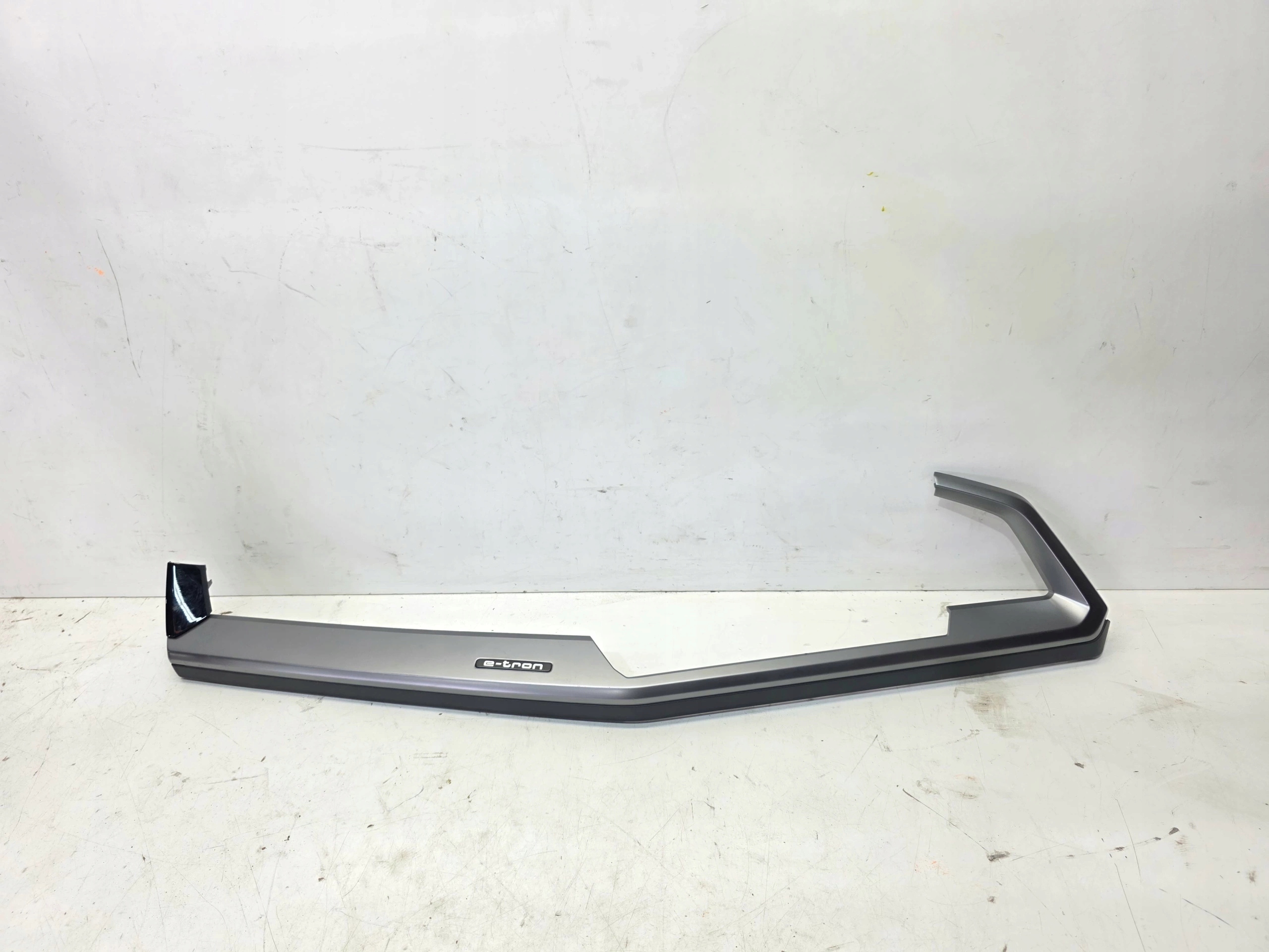 Moulage DEKOR du tableau de bord Console AUDI Q4 E-TRON 89C857189A Anglais