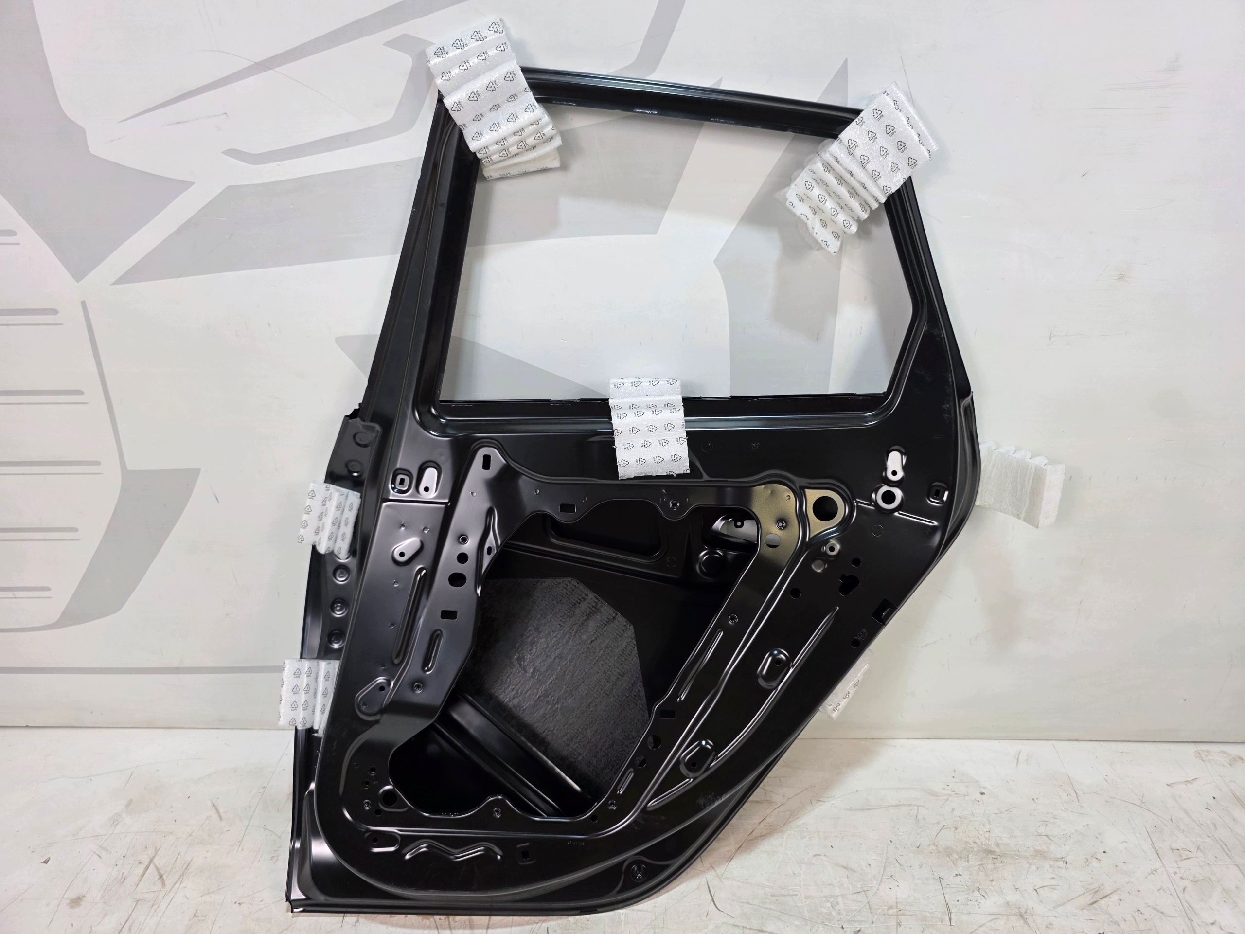door right rear. BMW 2 U06 9627092 new ORYGINALNE