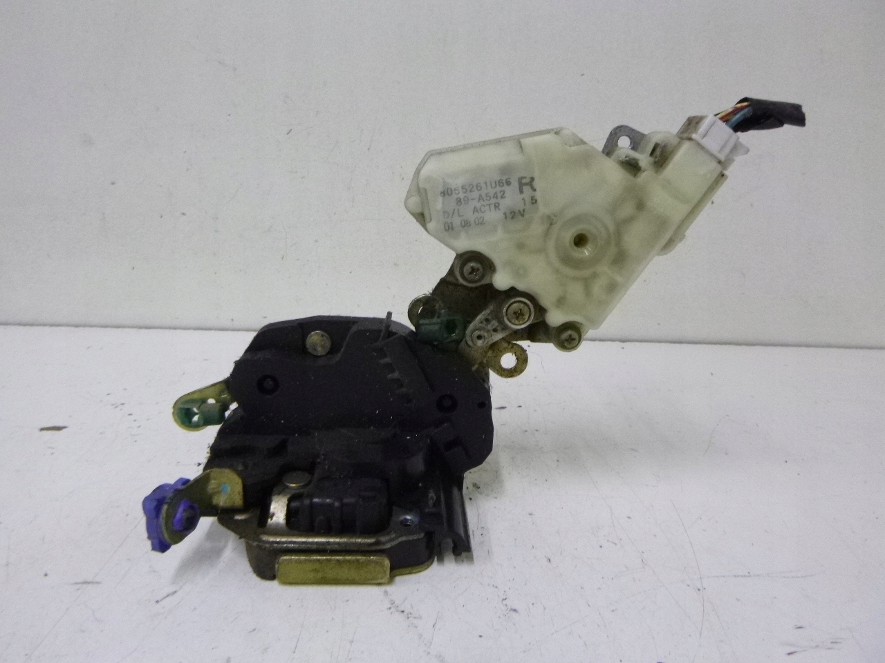 lock door front right Nissan Almera Tino 02r.