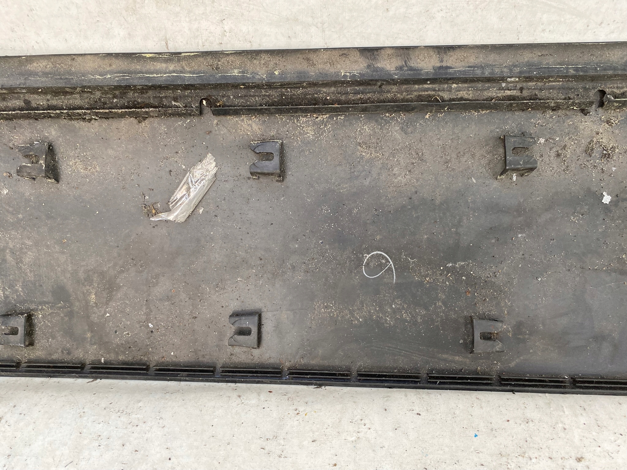 SUZUKI GRAND VITARA II 05- moulding door left front 77680-65J01