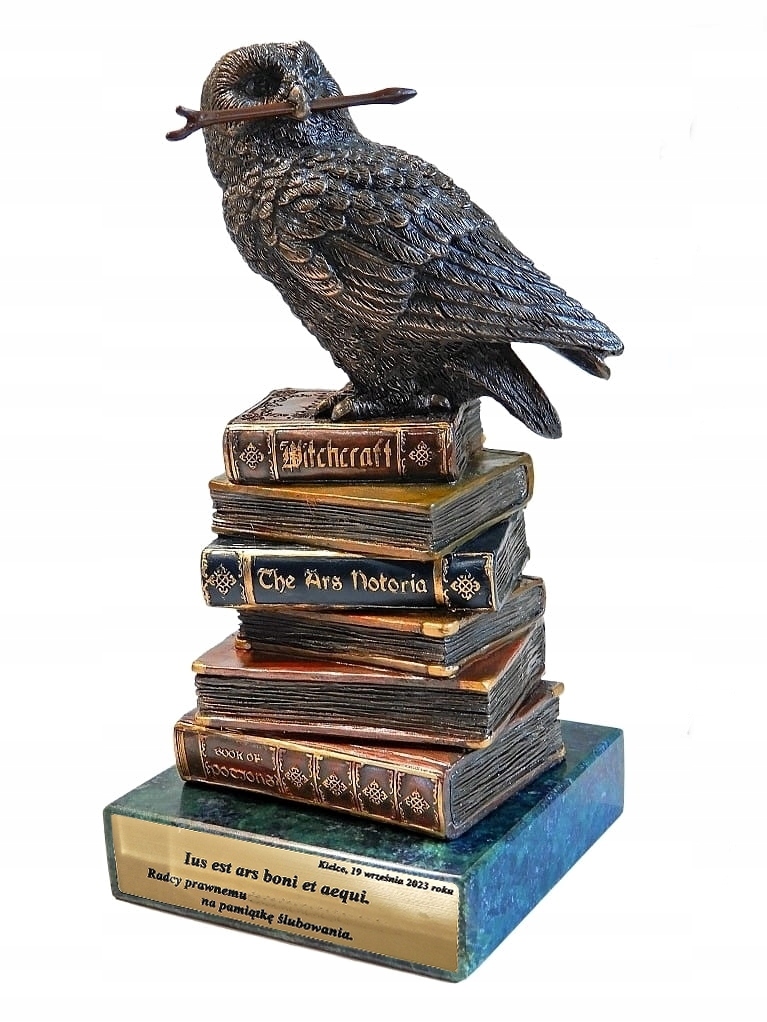 Figúrka Sova Symbol Múdrosti Na Knihách Mramorová Základňa Gravírovanie